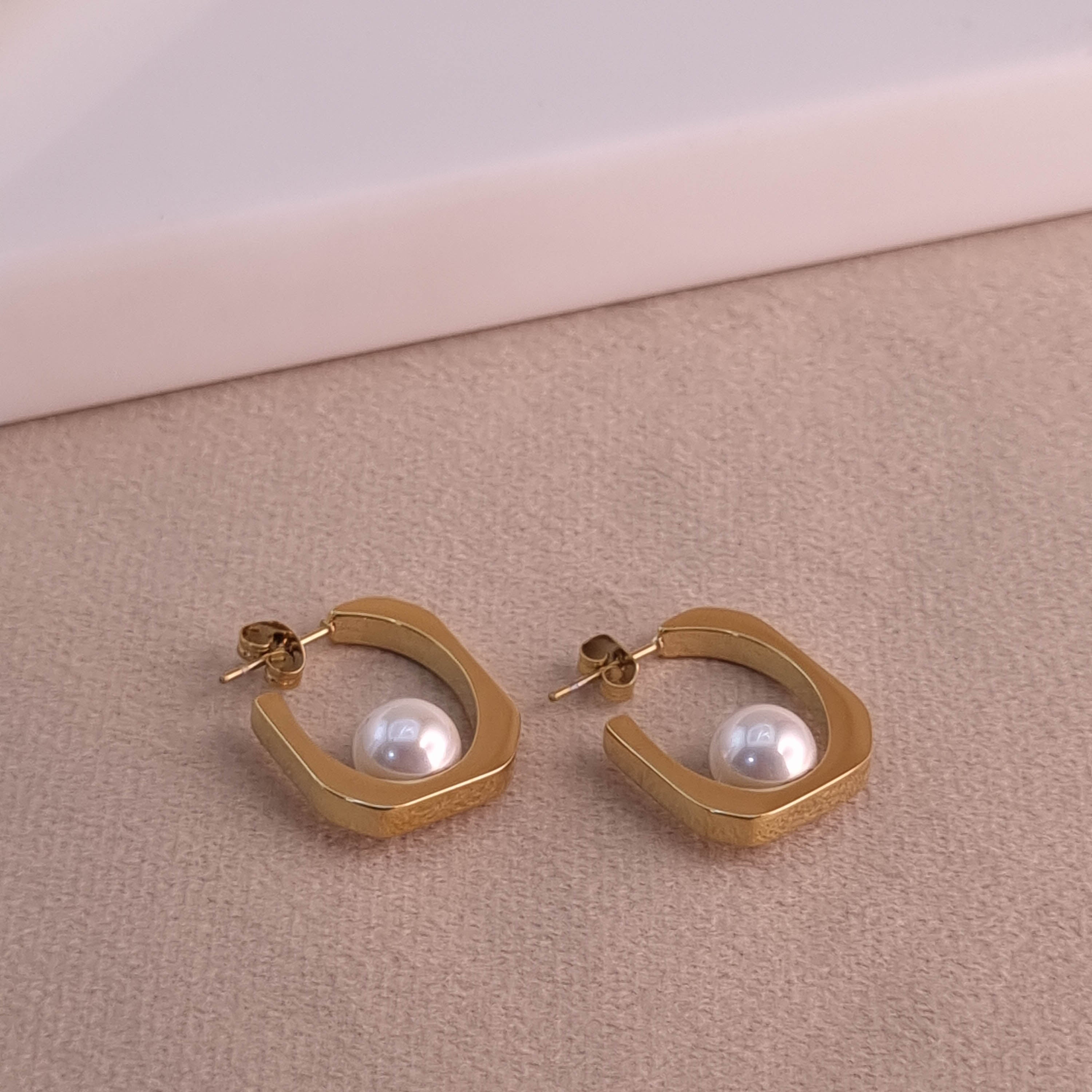 Aurum Crescent Hoops