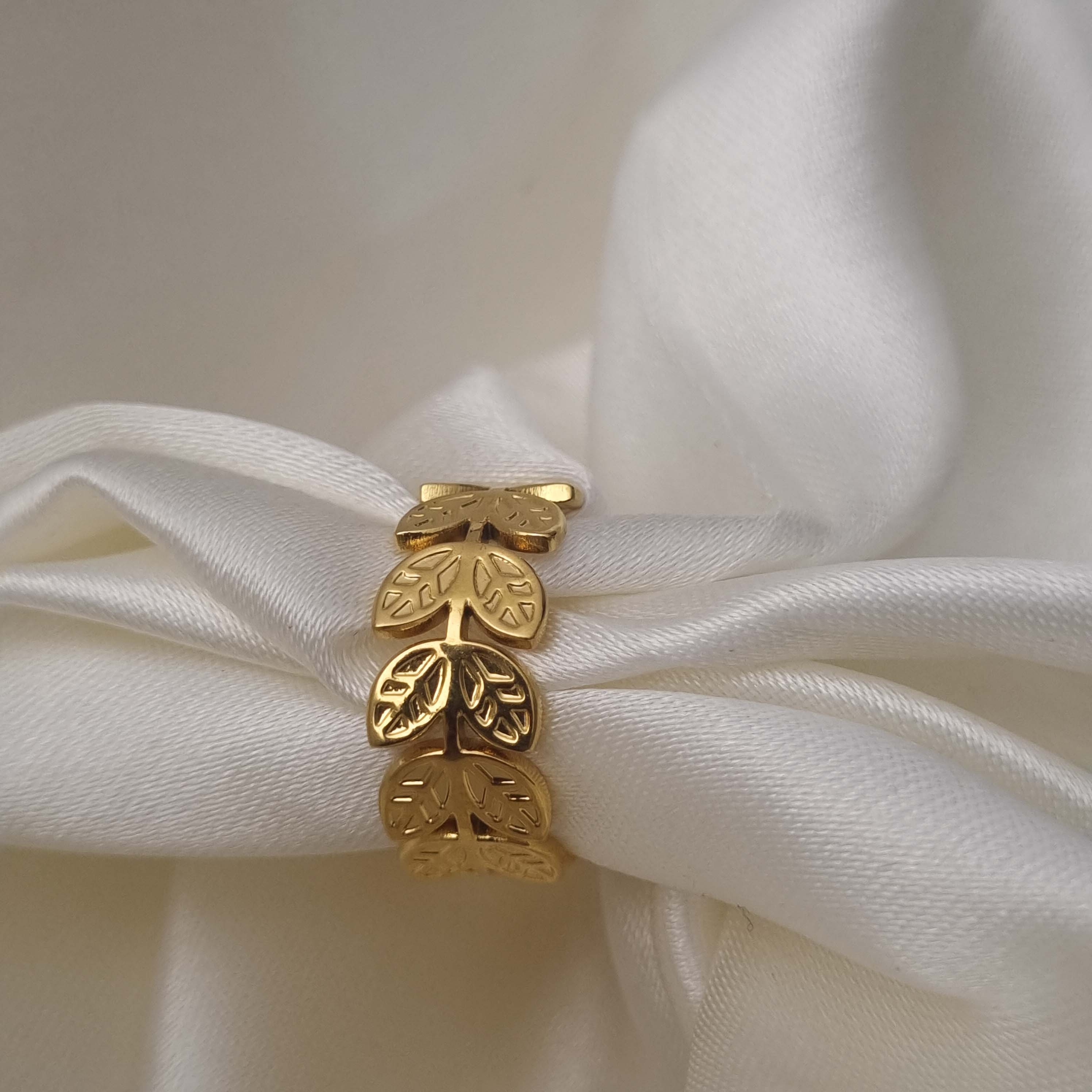 Leaflet Band Ring