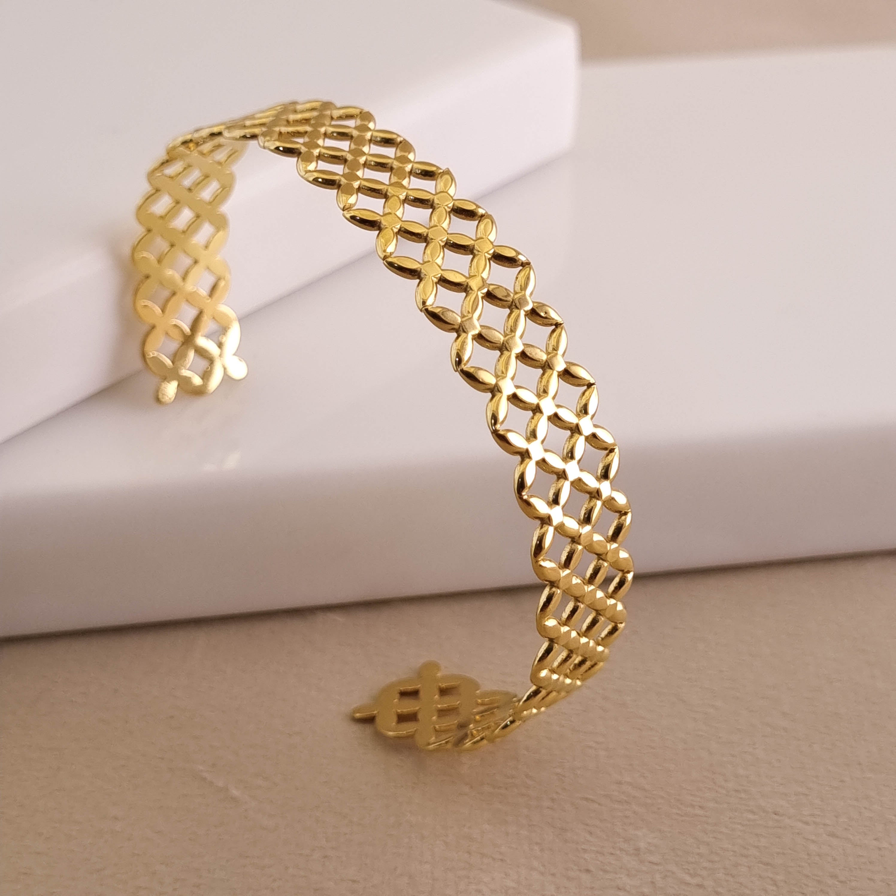 Lattice Aura Cuff