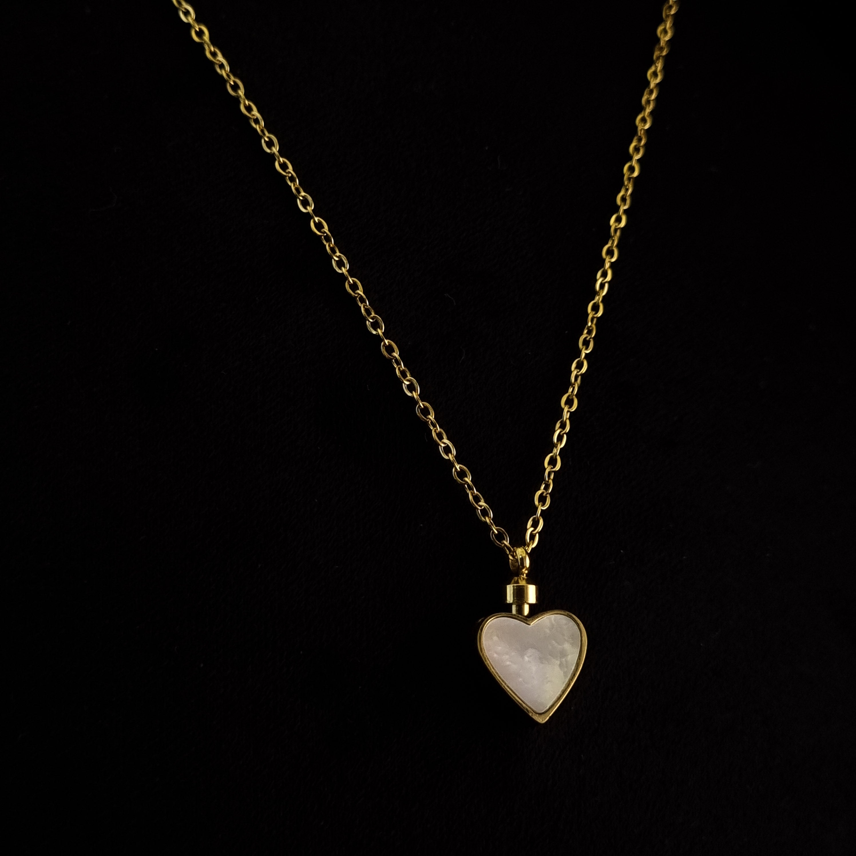Jour et Nuit Heart Necklace