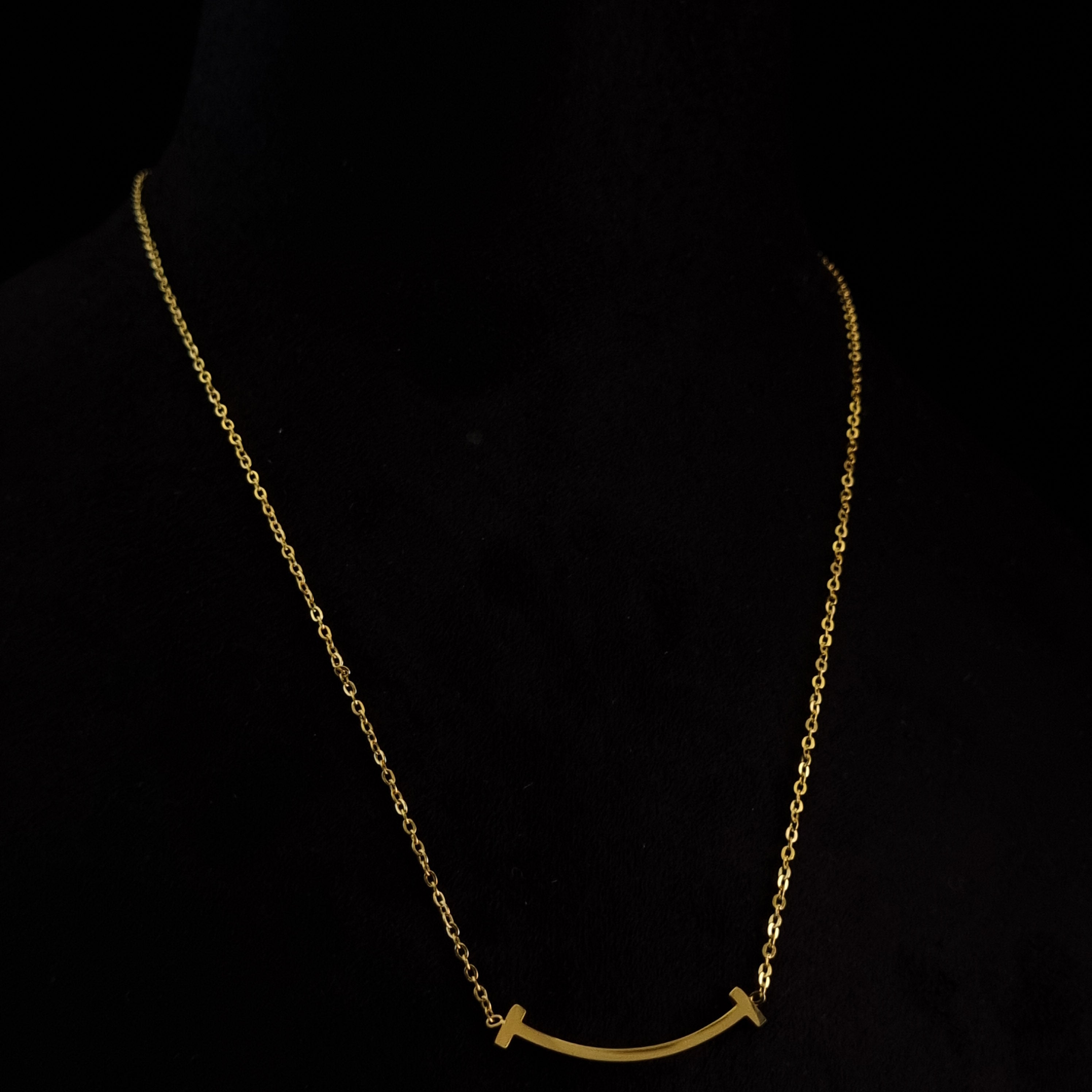 Arc Necklace