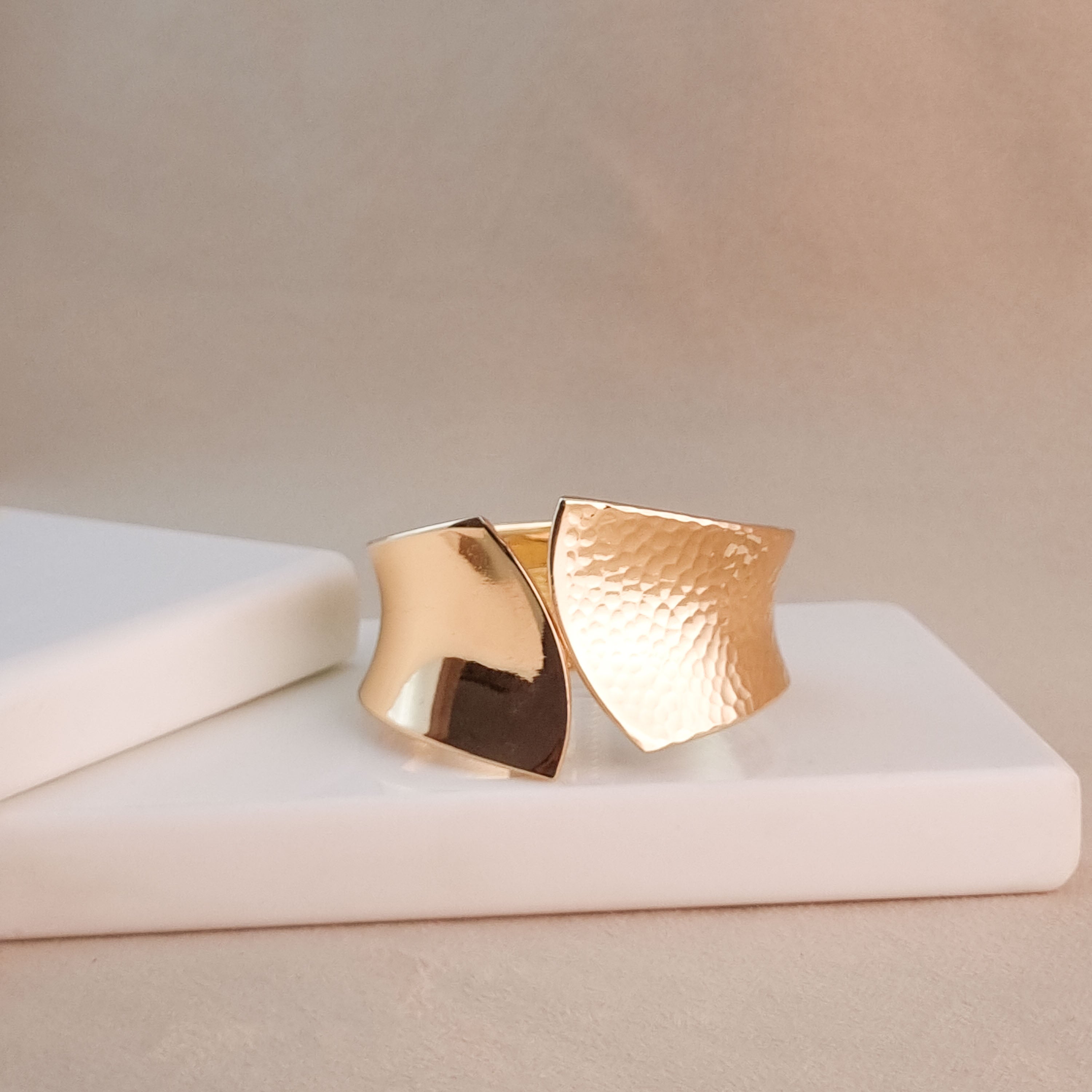 Sculptura Hammered Openable Bracelet