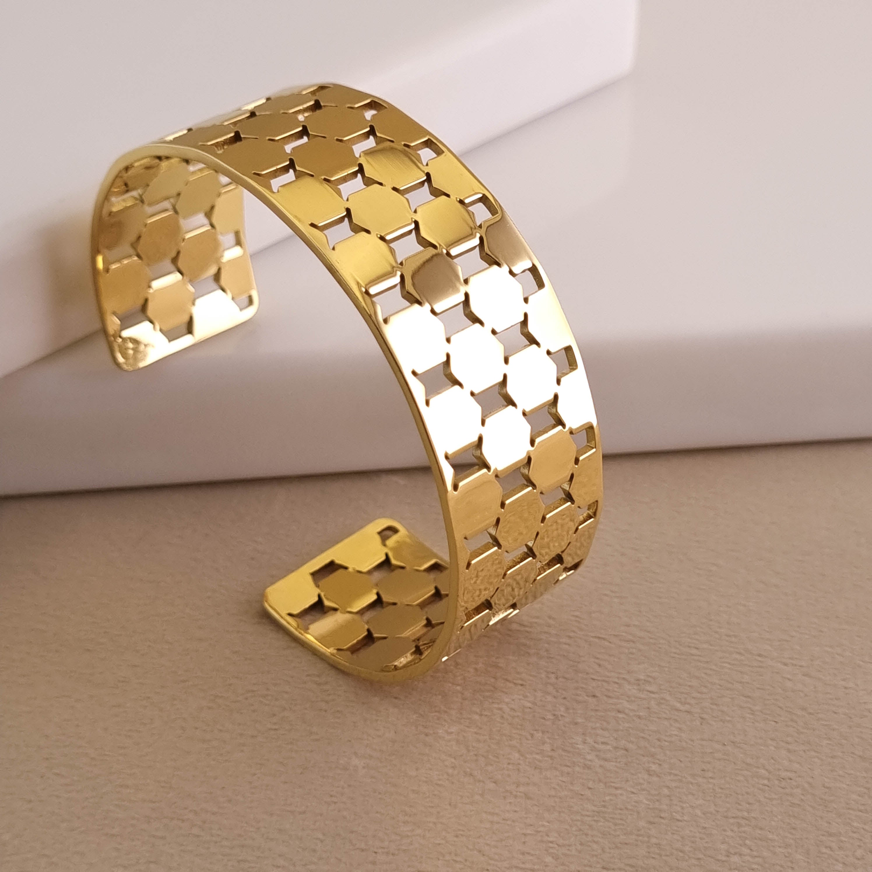 Honeycomb Aura Cuff