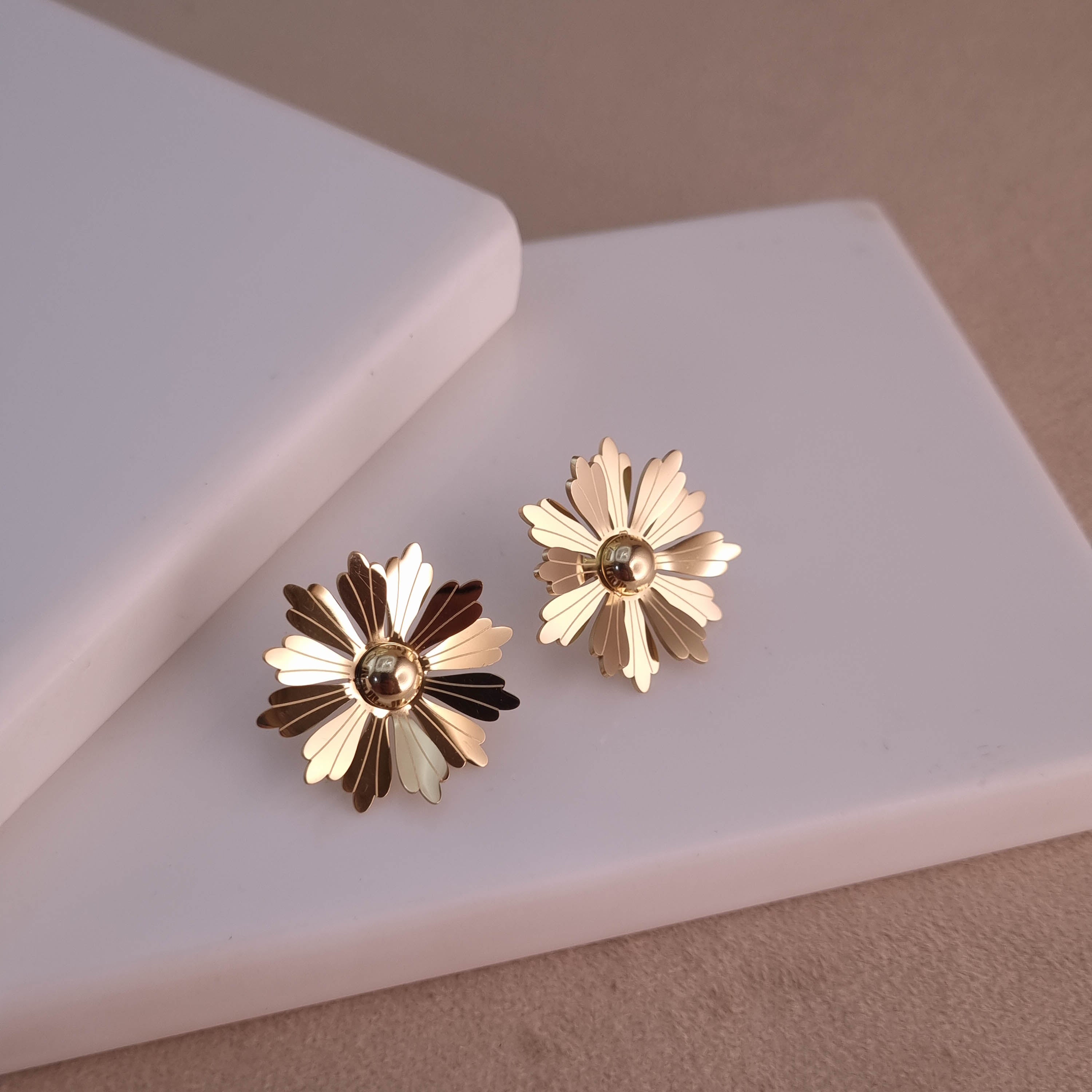 Golden Daisy Luxe