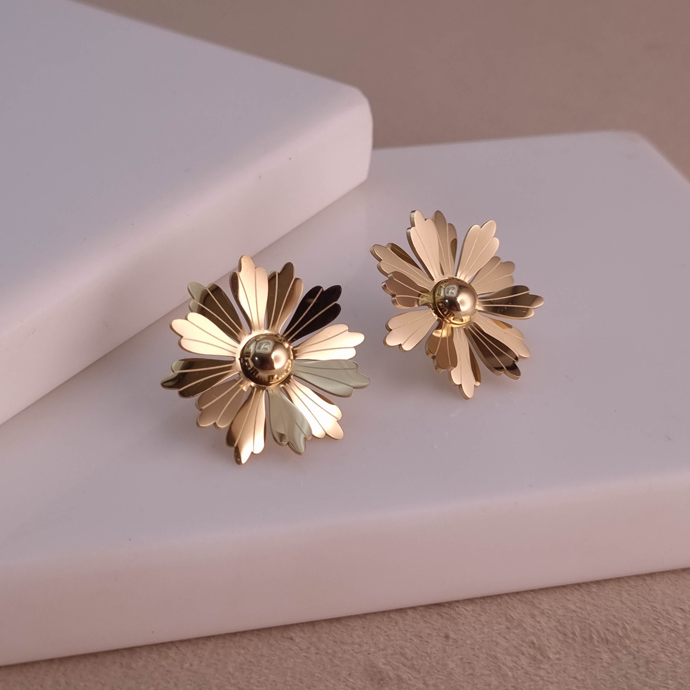 Golden Daisy Luxe