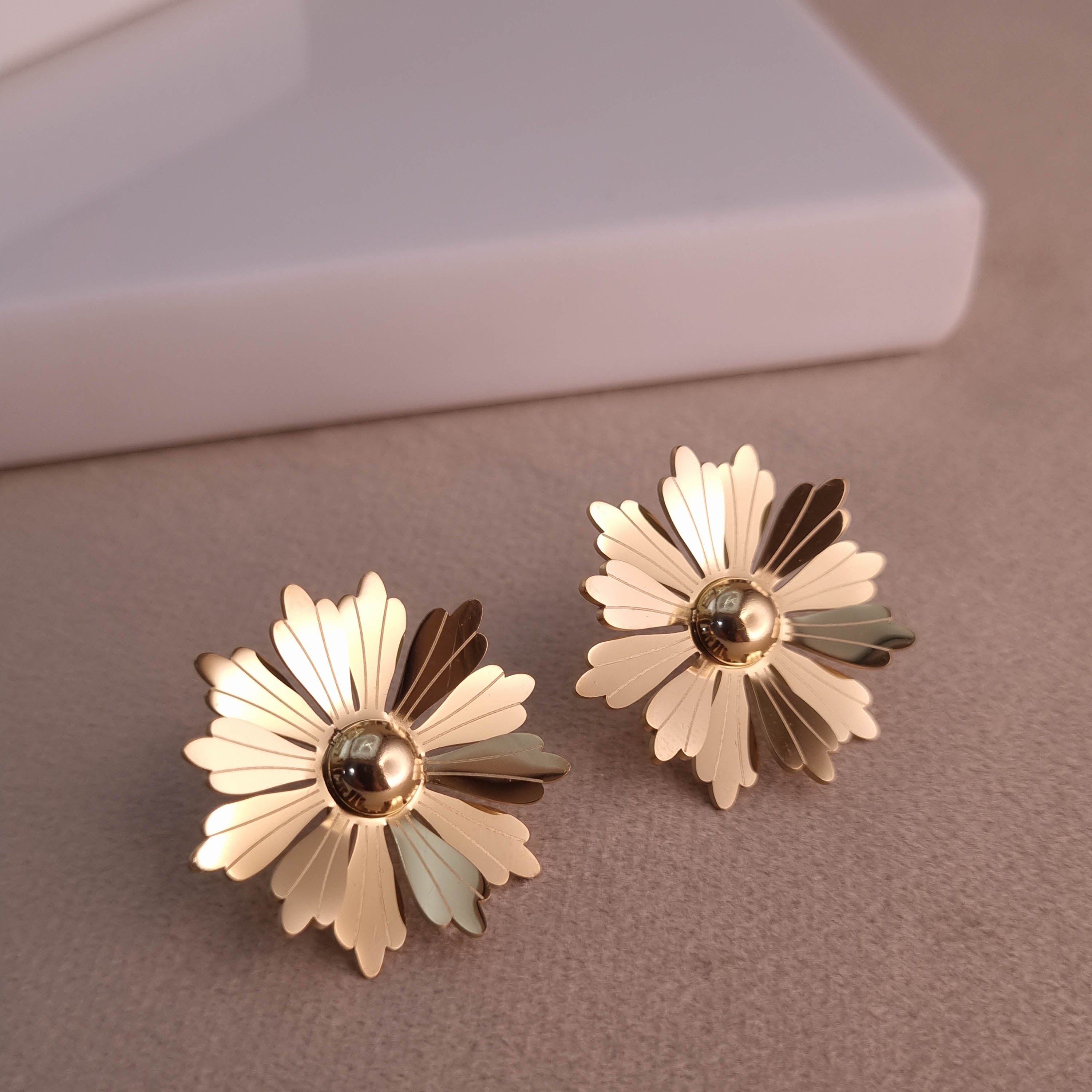 Golden Daisy Luxe