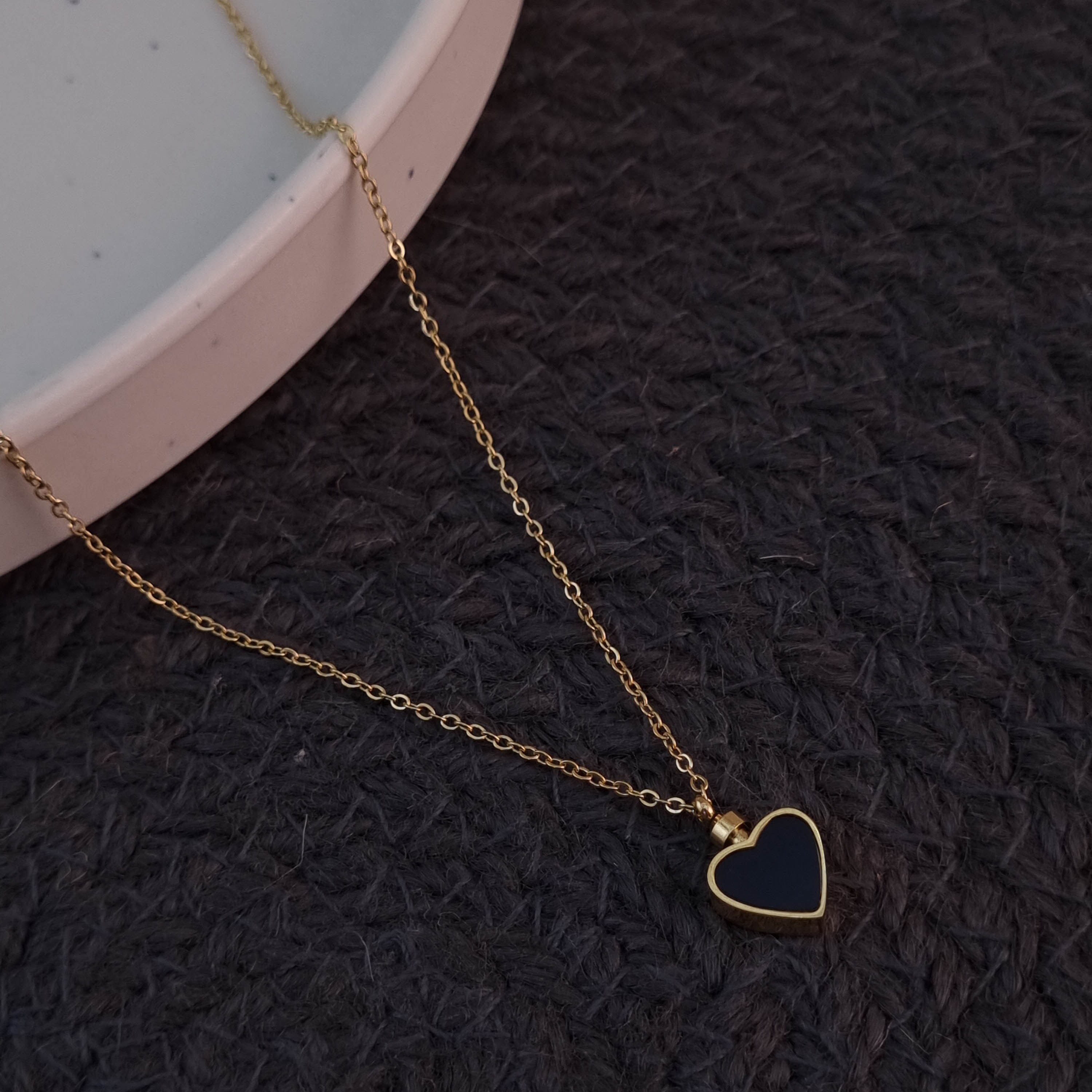 Jour et Nuit Heart Necklace
