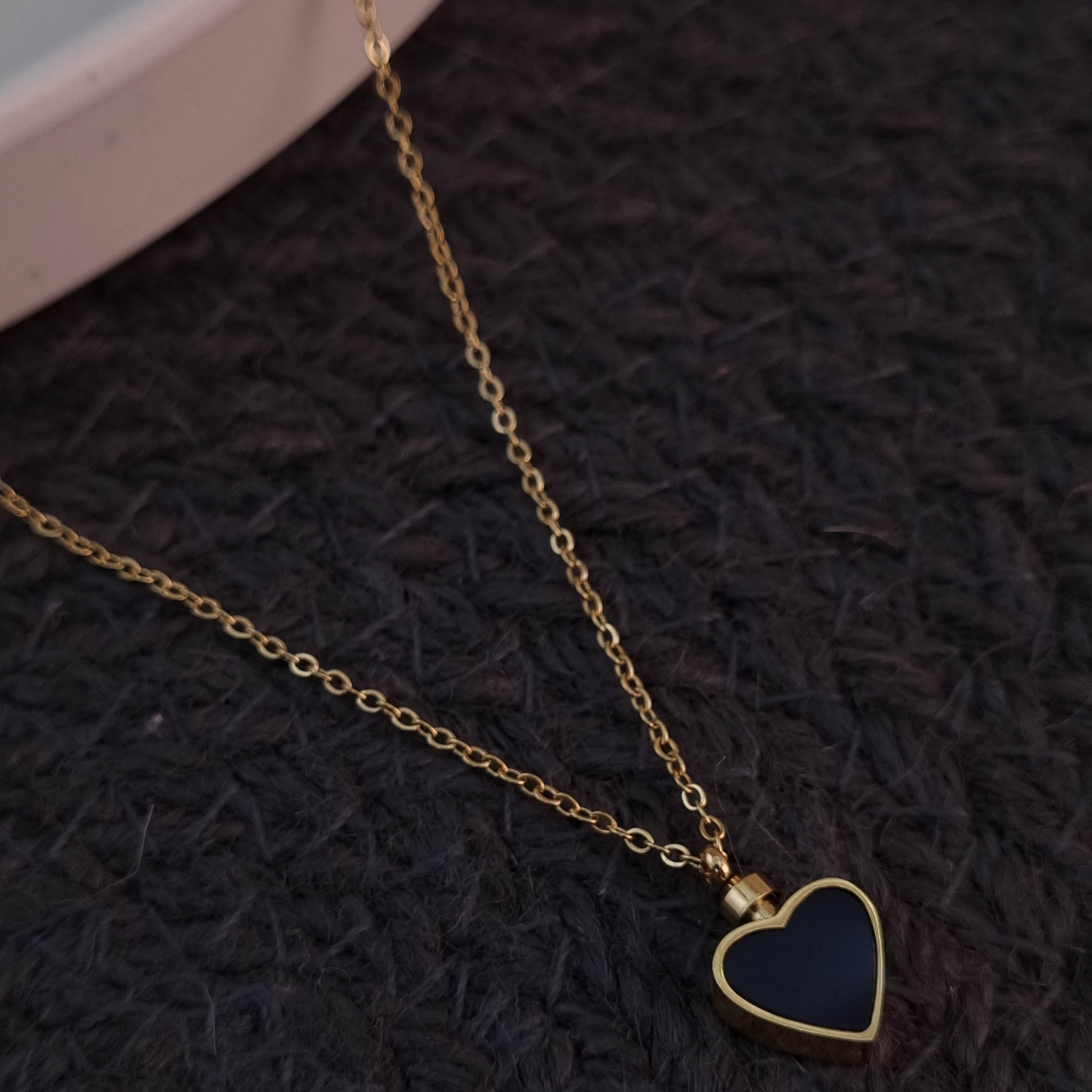 Jour et Nuit Heart Necklace