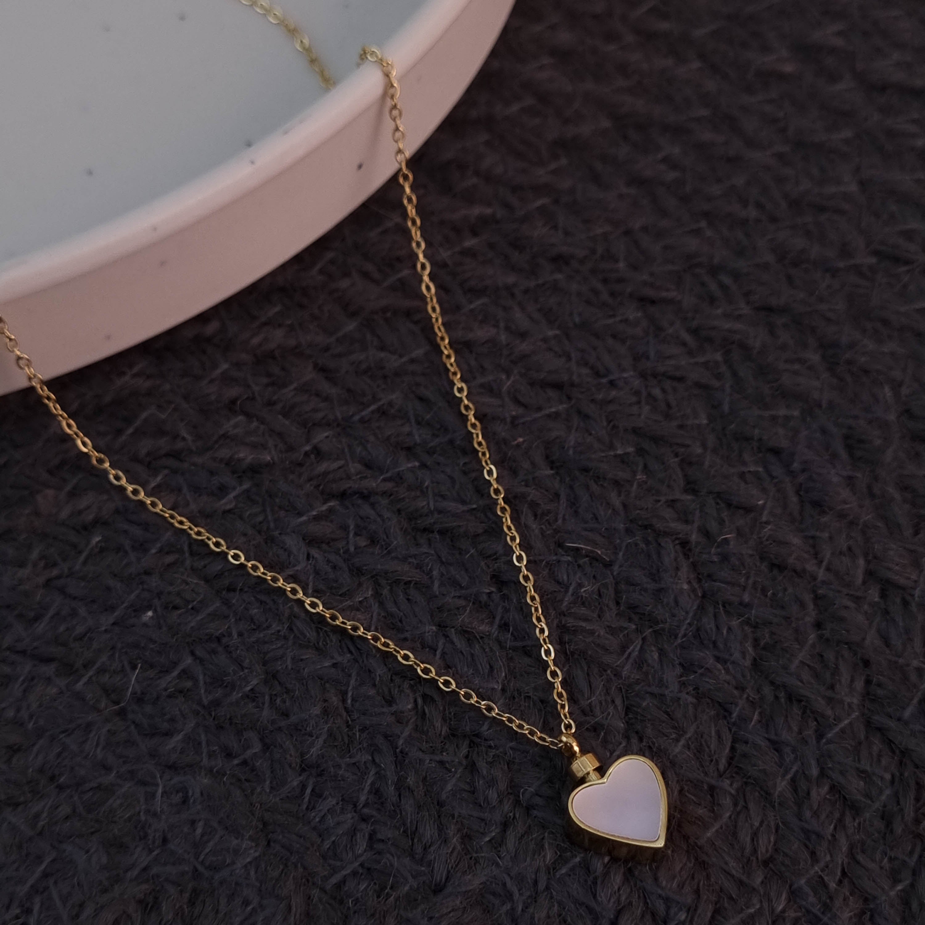 Jour et Nuit Heart Necklace
