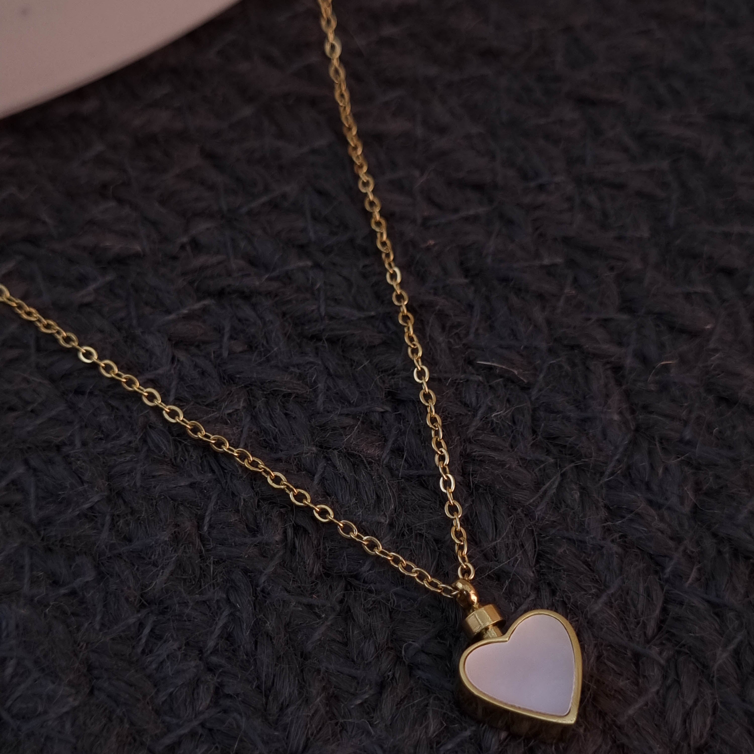 Jour et Nuit Heart Necklace