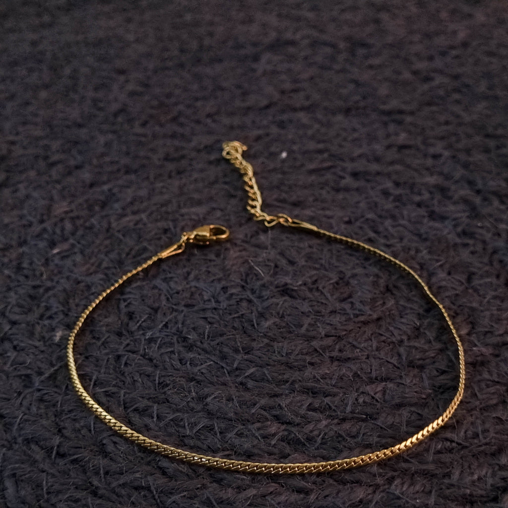 Minimalist Golden Link Anklet