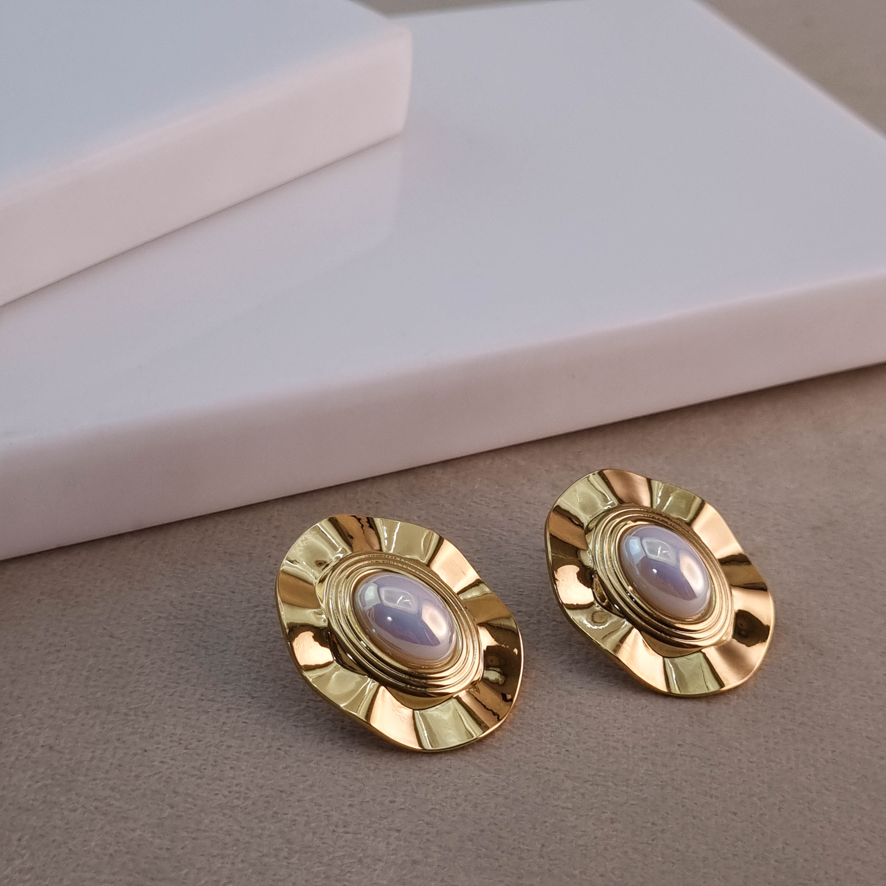 Golden Wave Frames