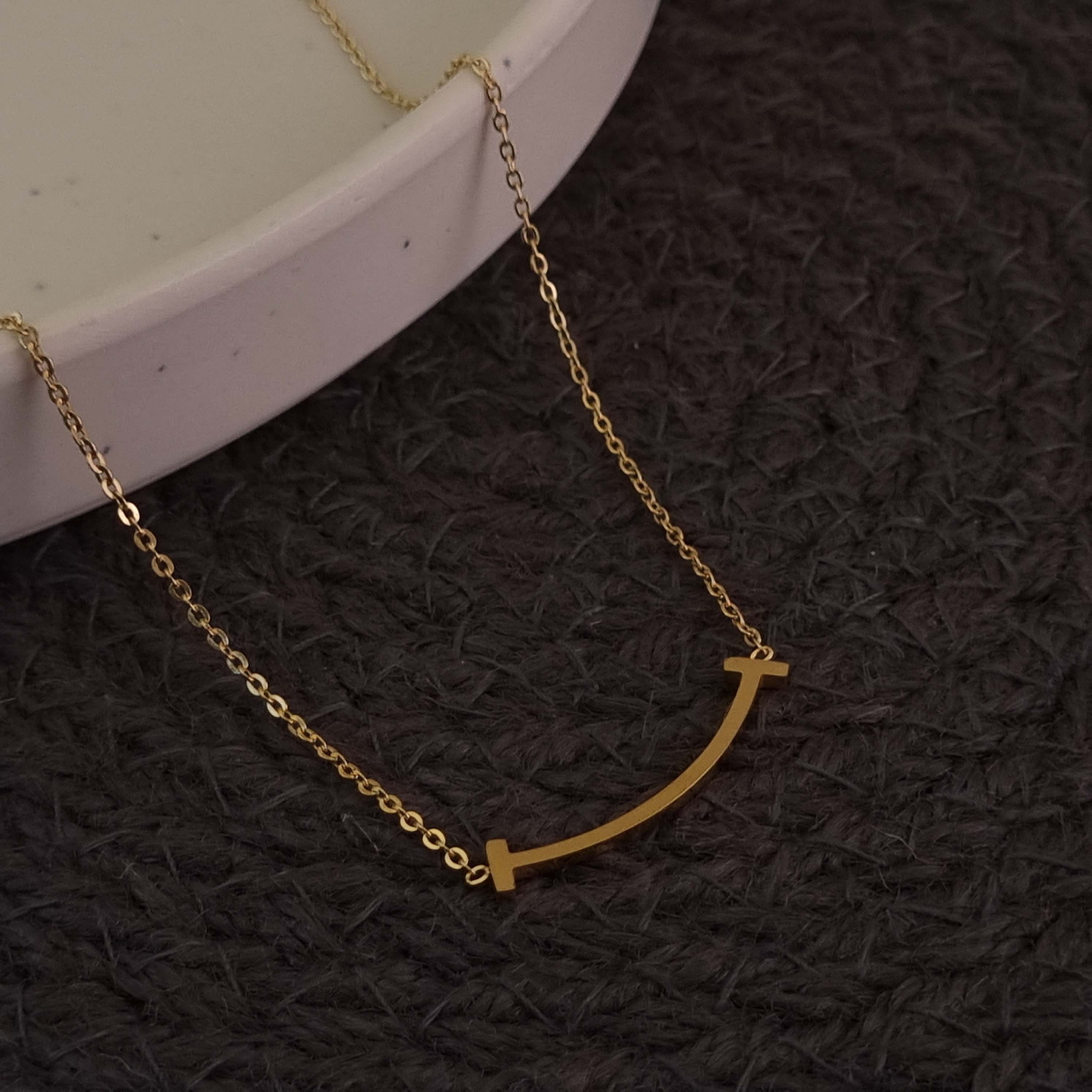 Arc Necklace
