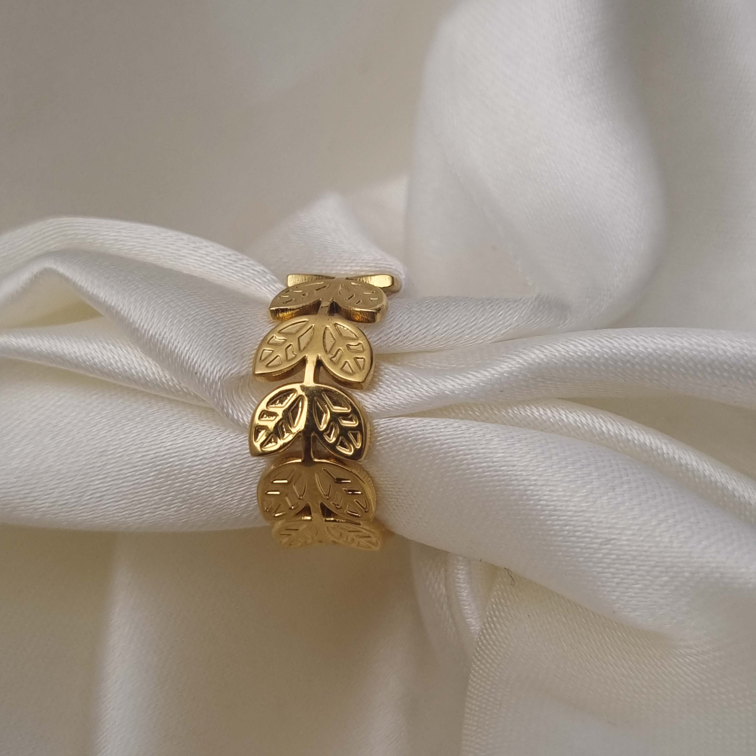 Leaflet Band Ring
