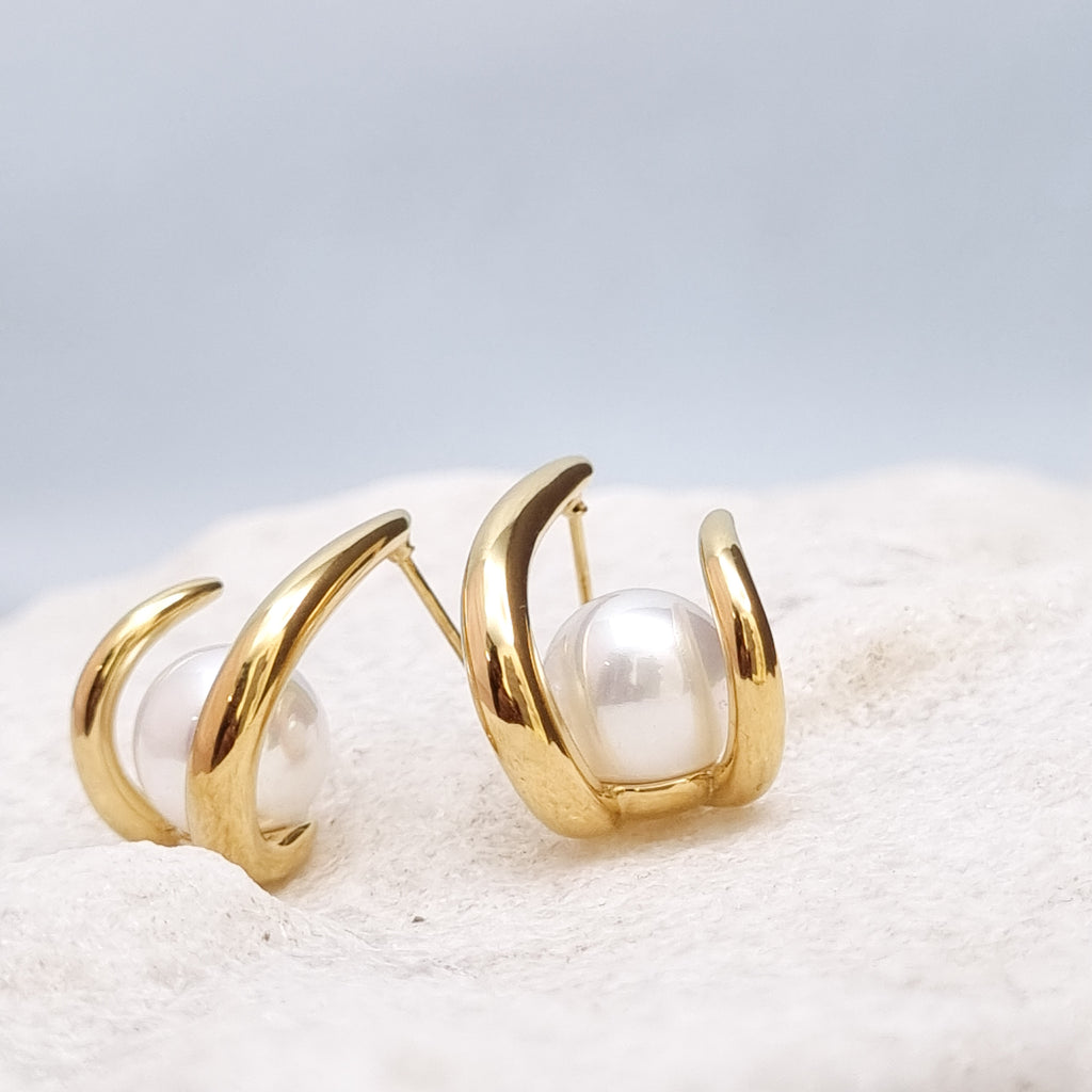 Pearl Claw Stud Earrings