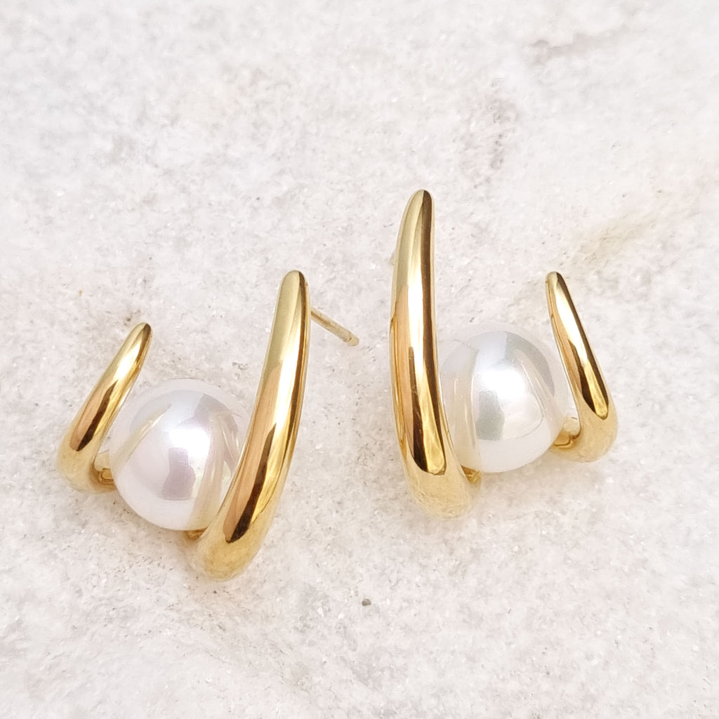 Pearl Claw Stud Earrings