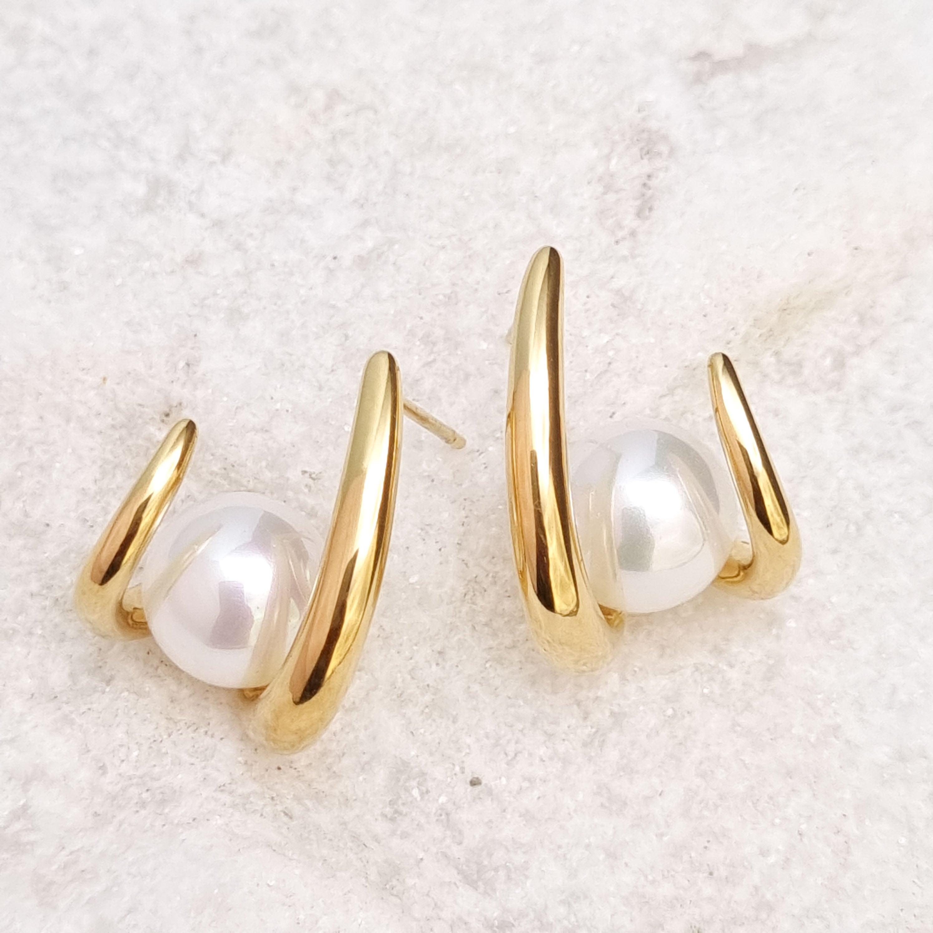 Pearl Claw Stud Earrings