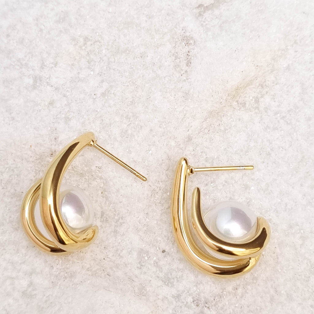 Pearl Claw Stud Earrings