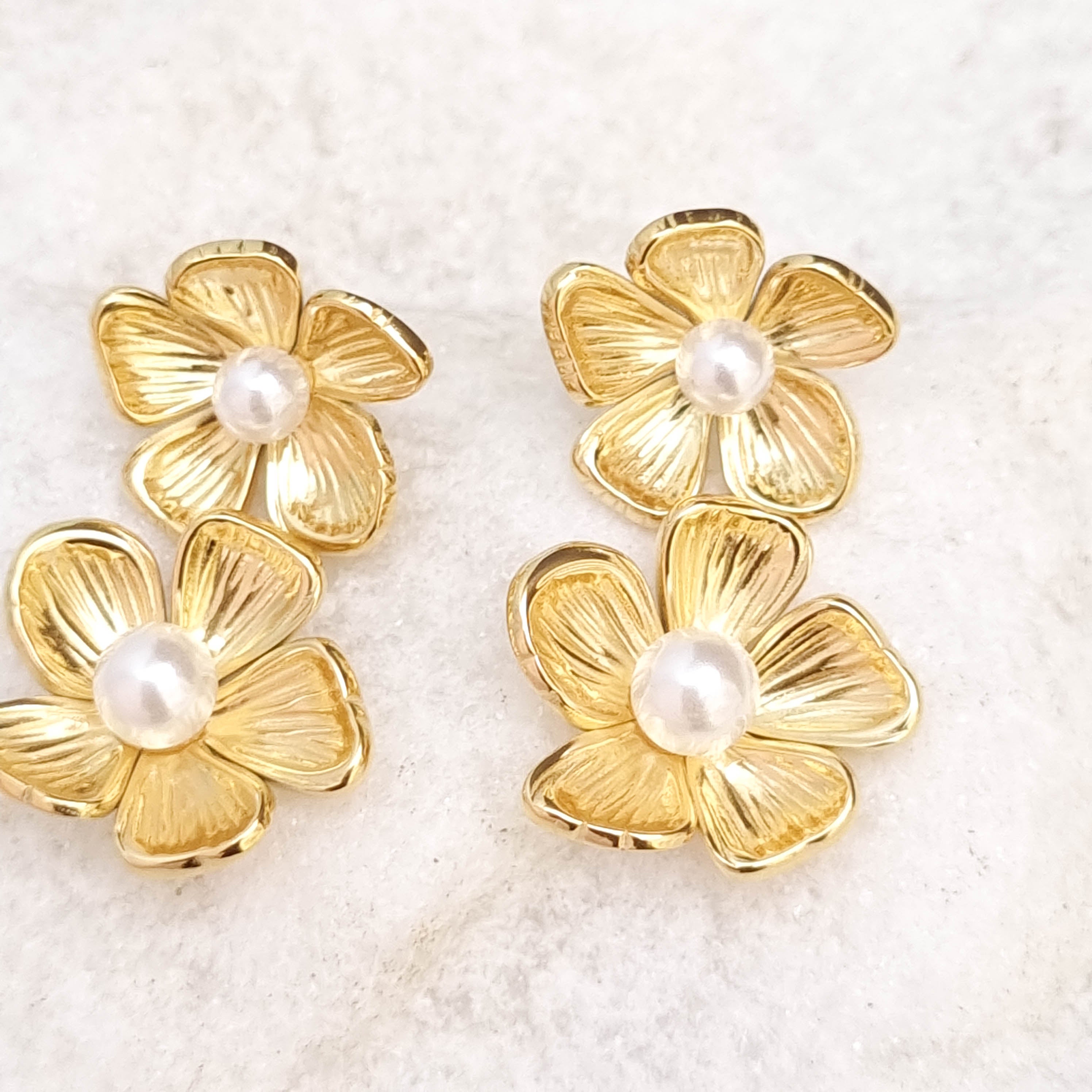 Pearl Centre Flower Stud Earrings