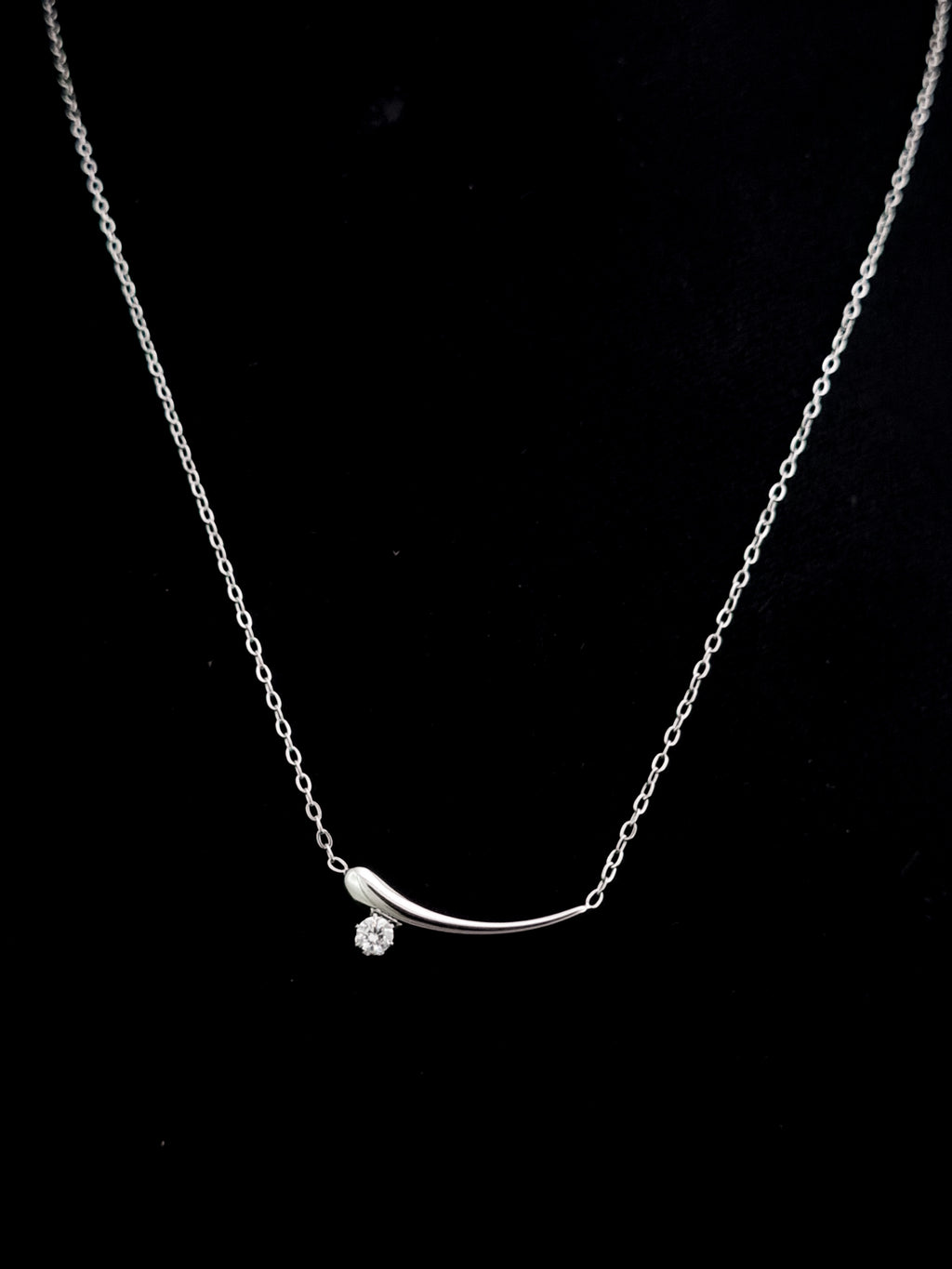 Molten Curve Solitaire Necklace