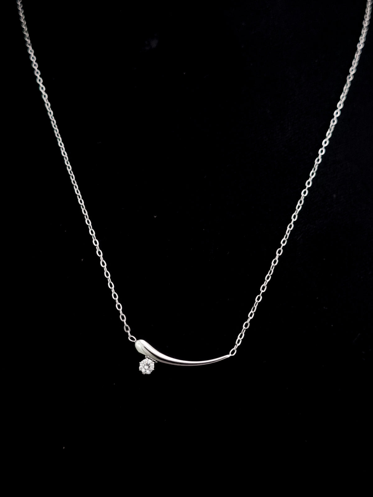 Molten Curve Solitaire Necklace