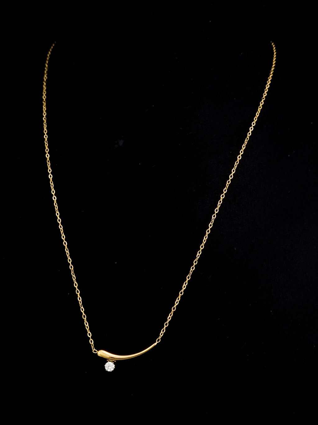 Molten Curve Solitaire Necklace