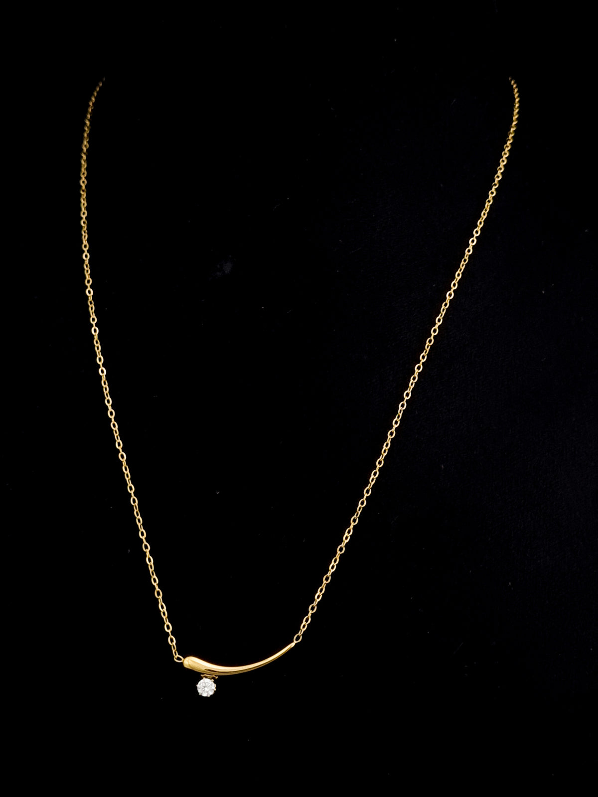 Molten Curve Solitaire Necklace
