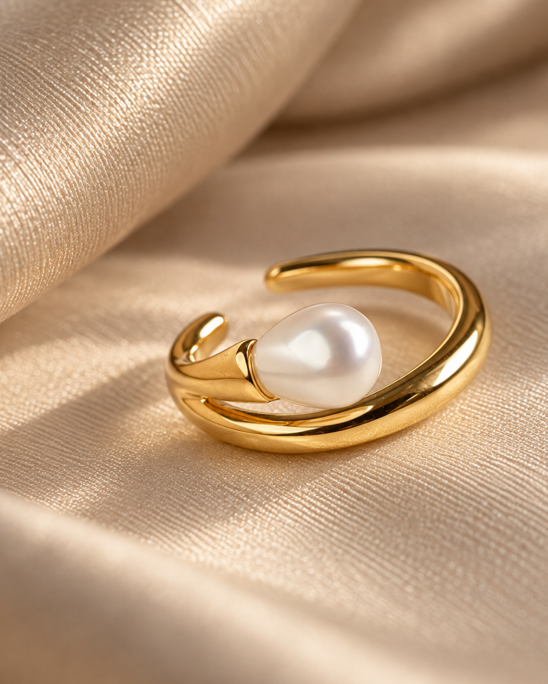 Pearl Tip Sleek Ear Cuff