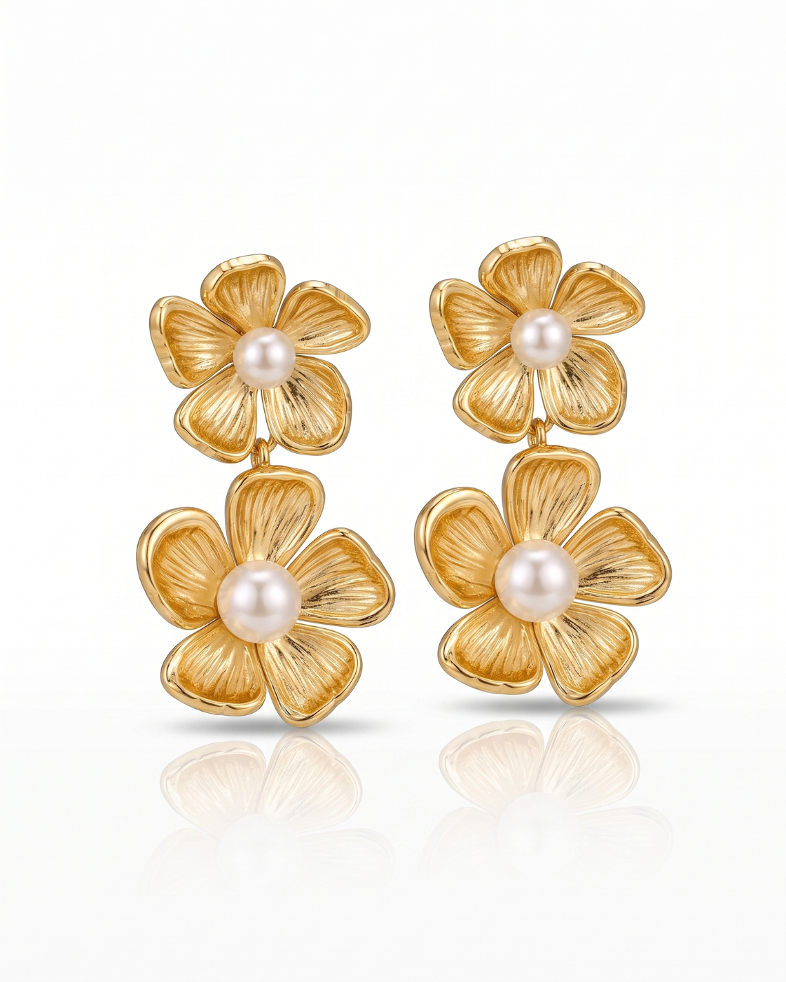 Pearl Centre Flower Stud Earrings