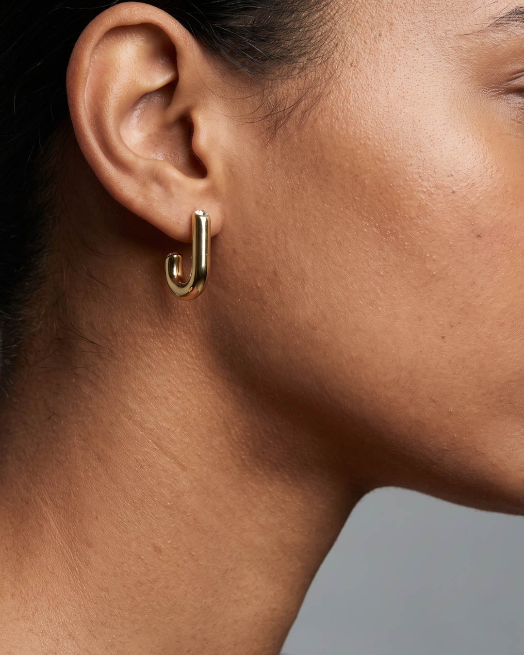 Arch CZ Stud Earrings in 18K Gold