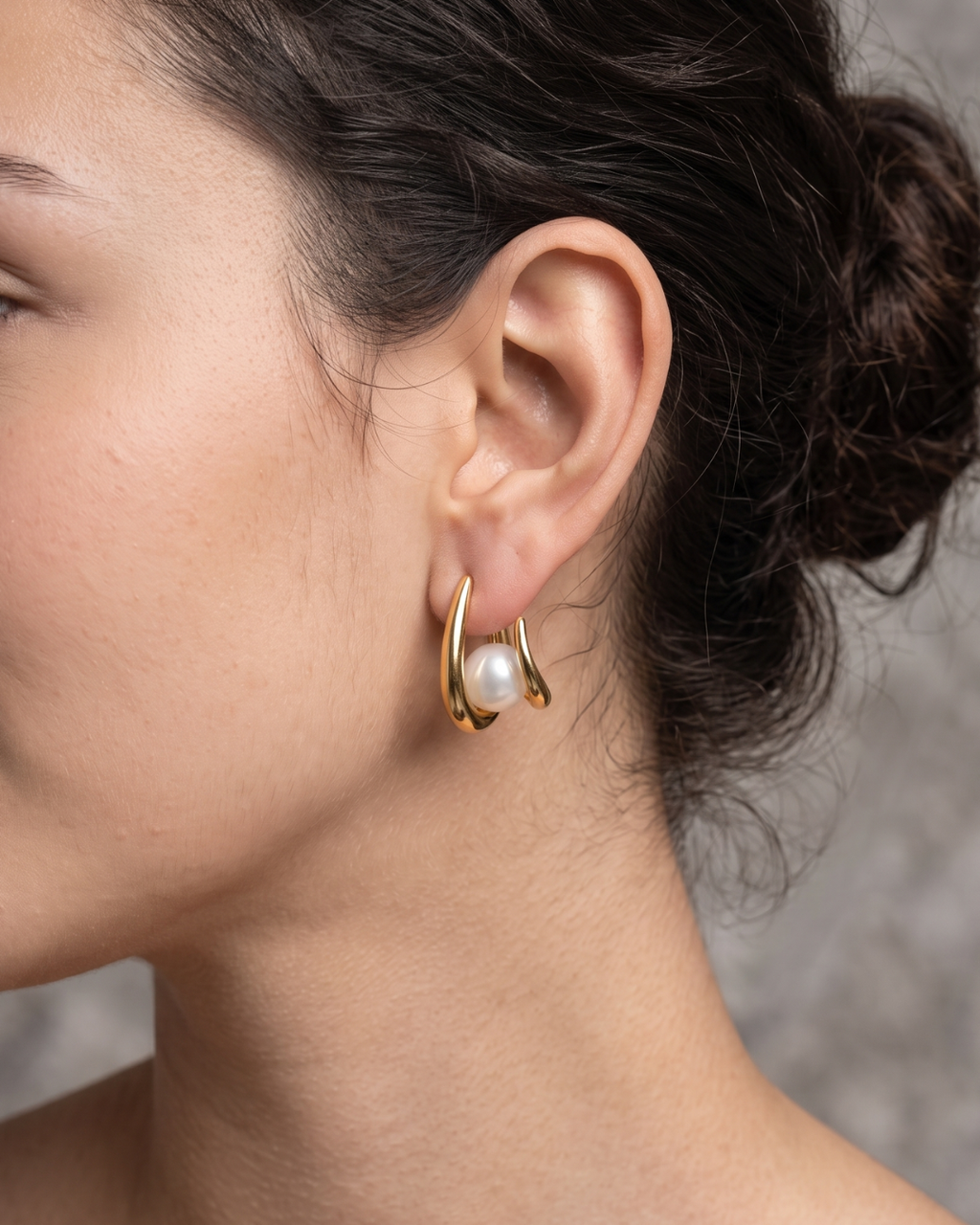 Pearl Claw Stud Earrings