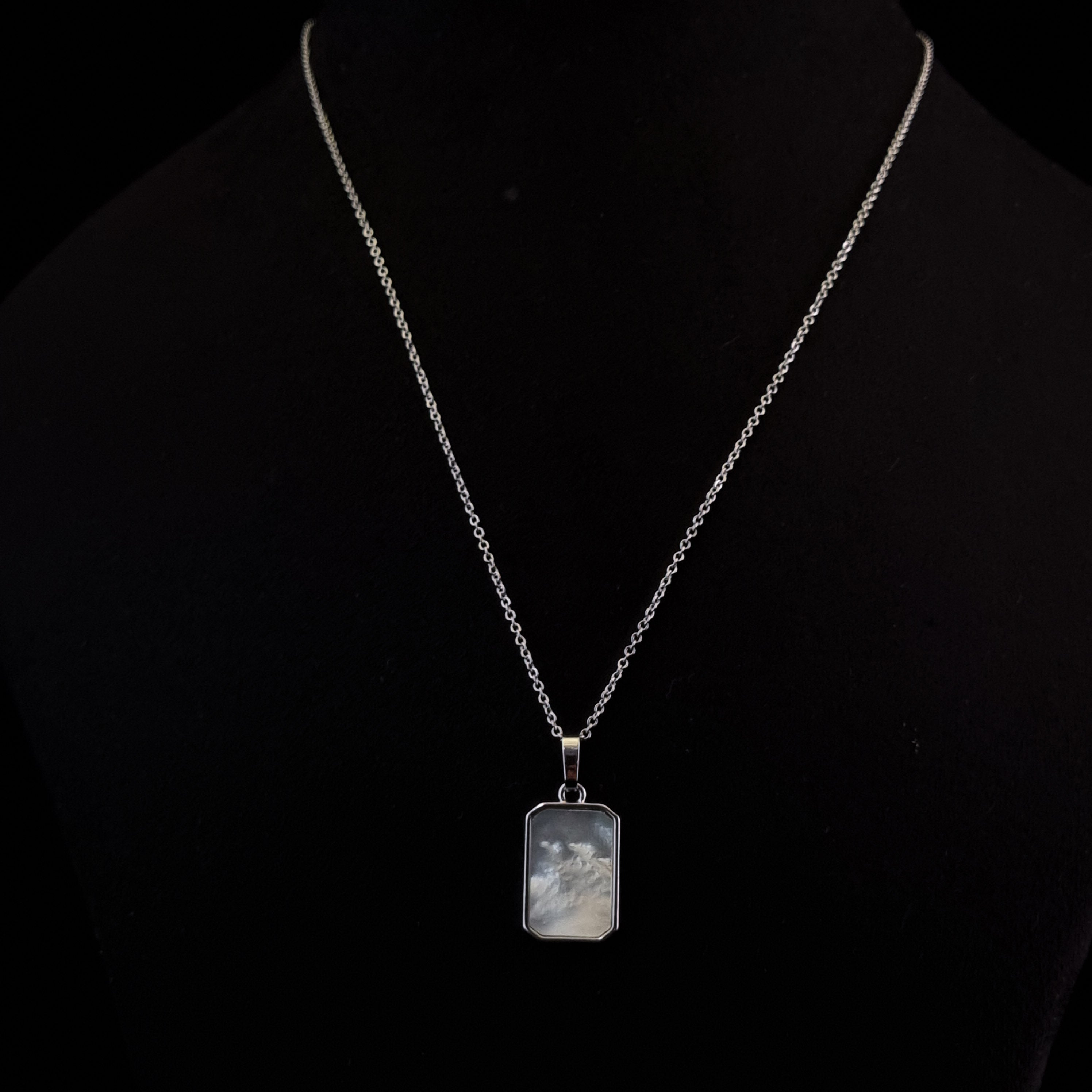 Serene Agate Necklace