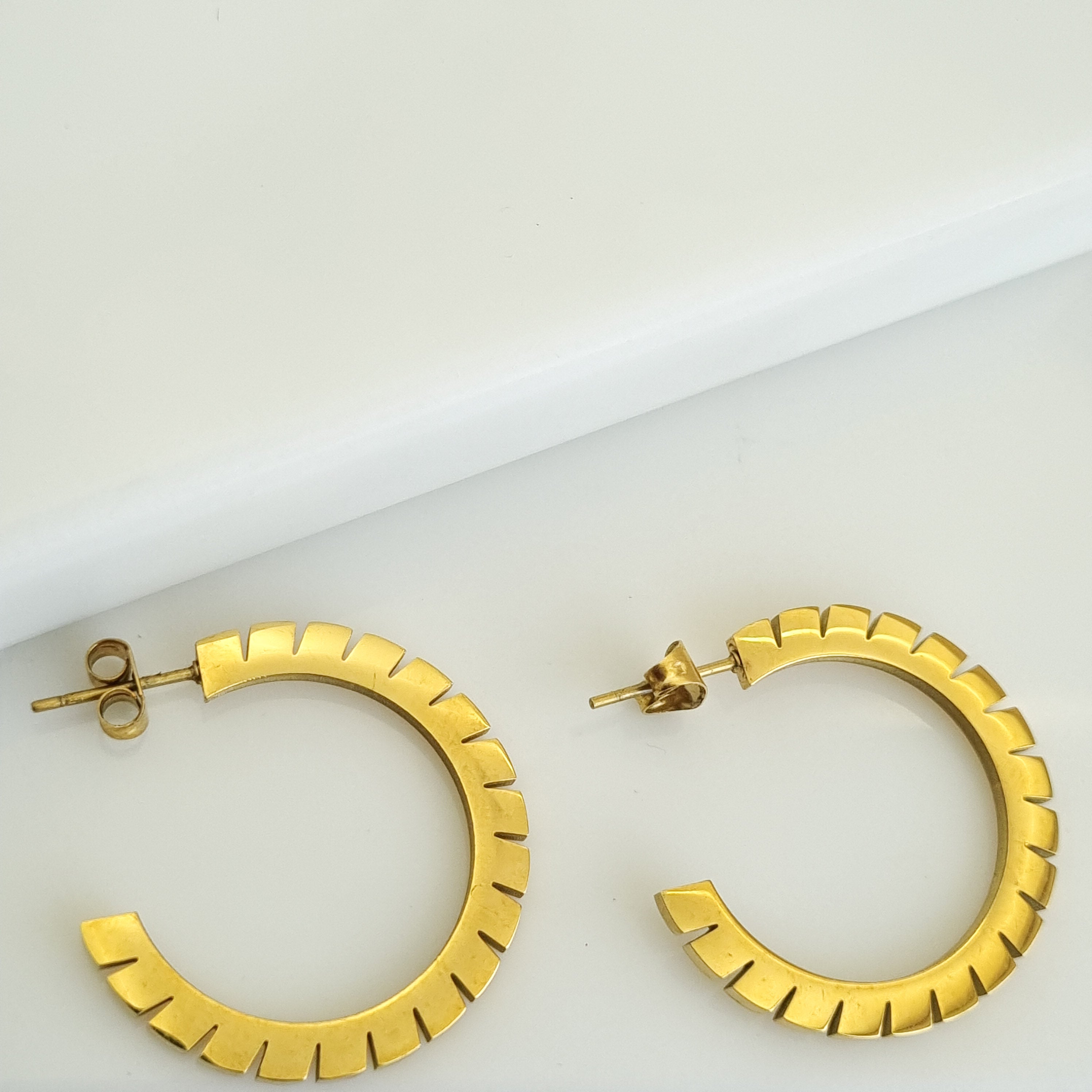 Vector Grooved Hoop Earrings