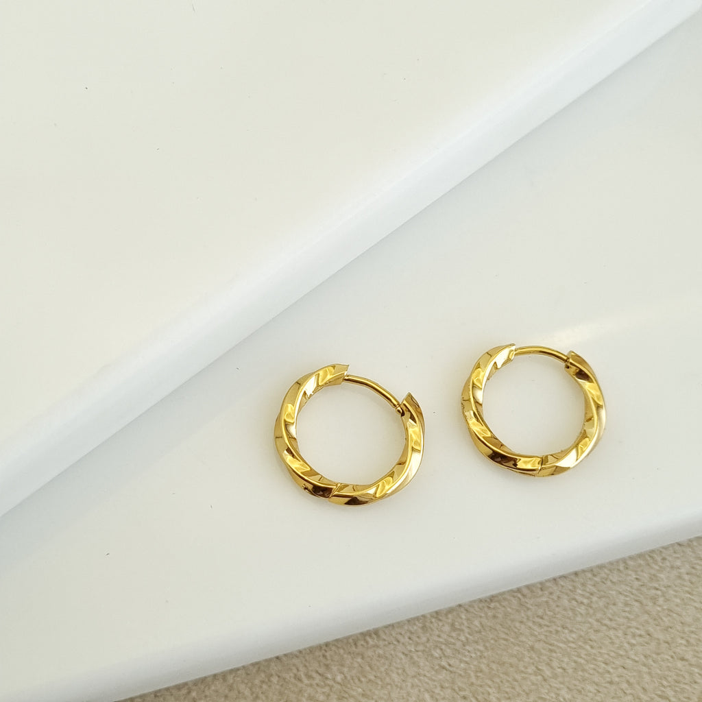 18K gold-plated twist hoops, waterproof gold earrings, anti-tarnish spiral huggies, hypoallergenic luxury jewelry, sculptural gold hoops, helix twist earrings.