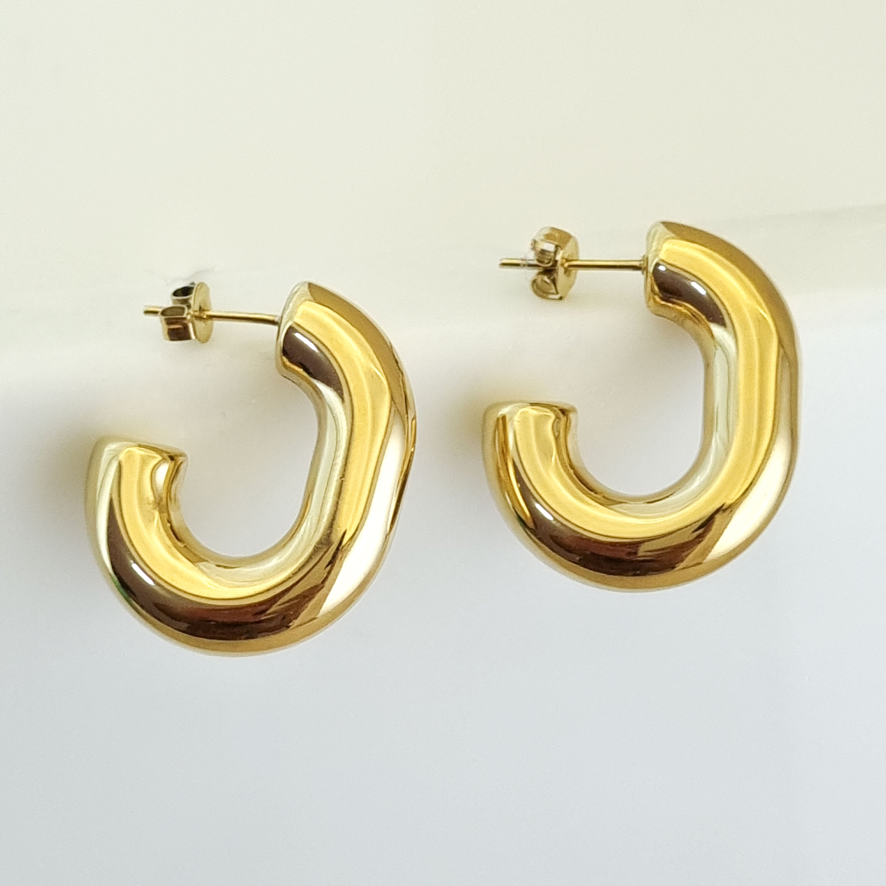 18K gold-plated "J" hoops, waterproof gold earrings, anti-tarnish statement hoops, hypoallergenic luxury jewelry, sculptural gold earrings, thick open-curve hoops.