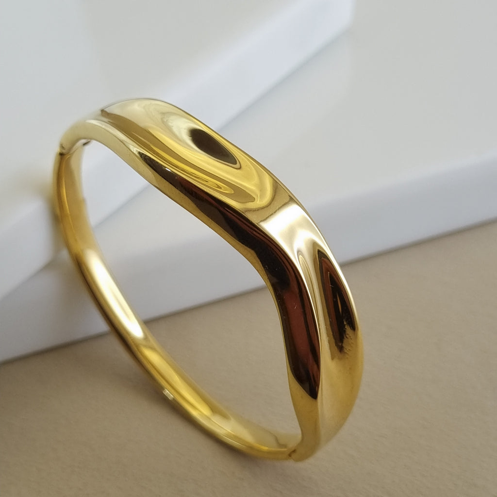 Aura Organic Wave Bangle – Anti-Tarnish, 18K Gold Plated & Waterproof
