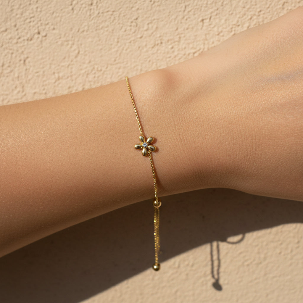 Flower charm bracelet, anti-tarnish gold bracelet, waterproof 18K gold jewelry, dainty floral bracelet, tarnish-resistant jewelry.