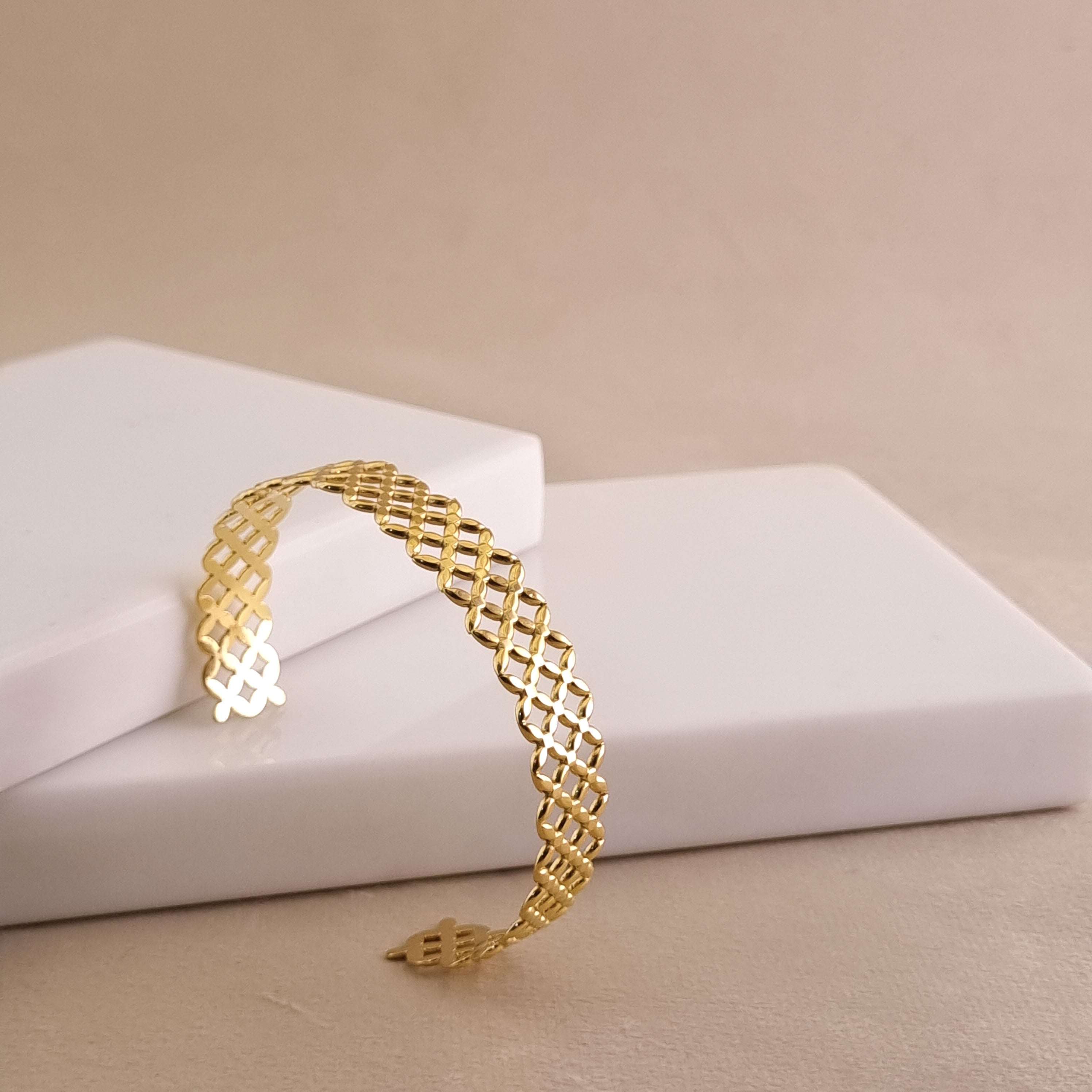Lattice Aura Cuff