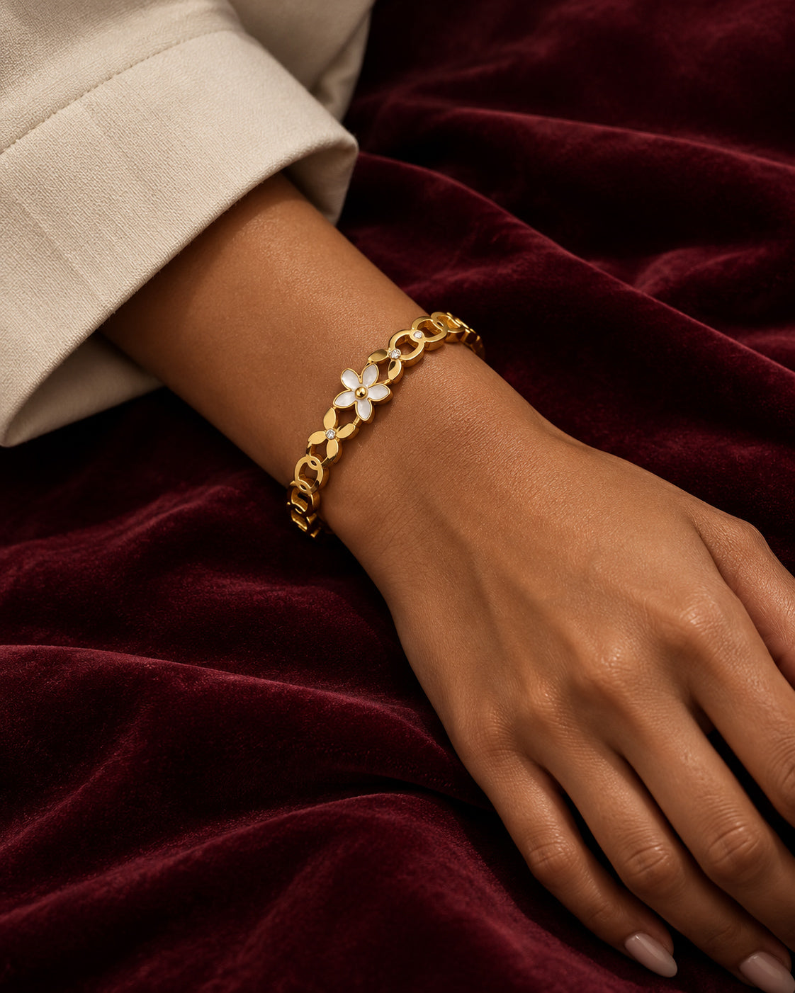 Fleur Motif Chain Spring Cuff Bracelet