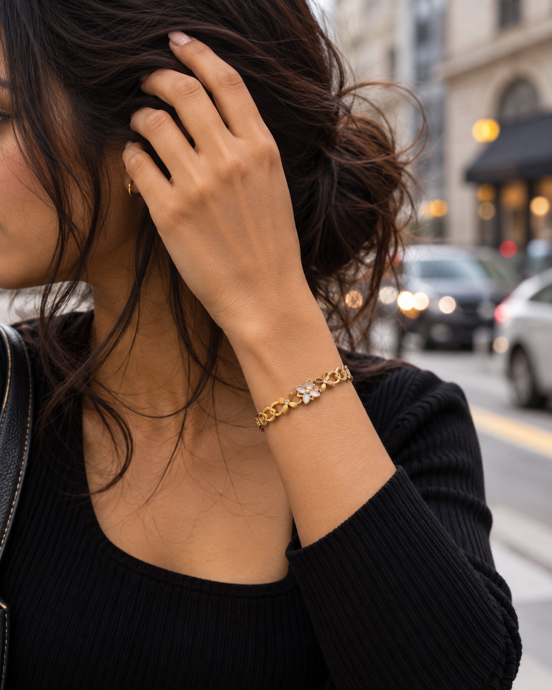Fleur Motif Chain Spring Cuff Bracelet