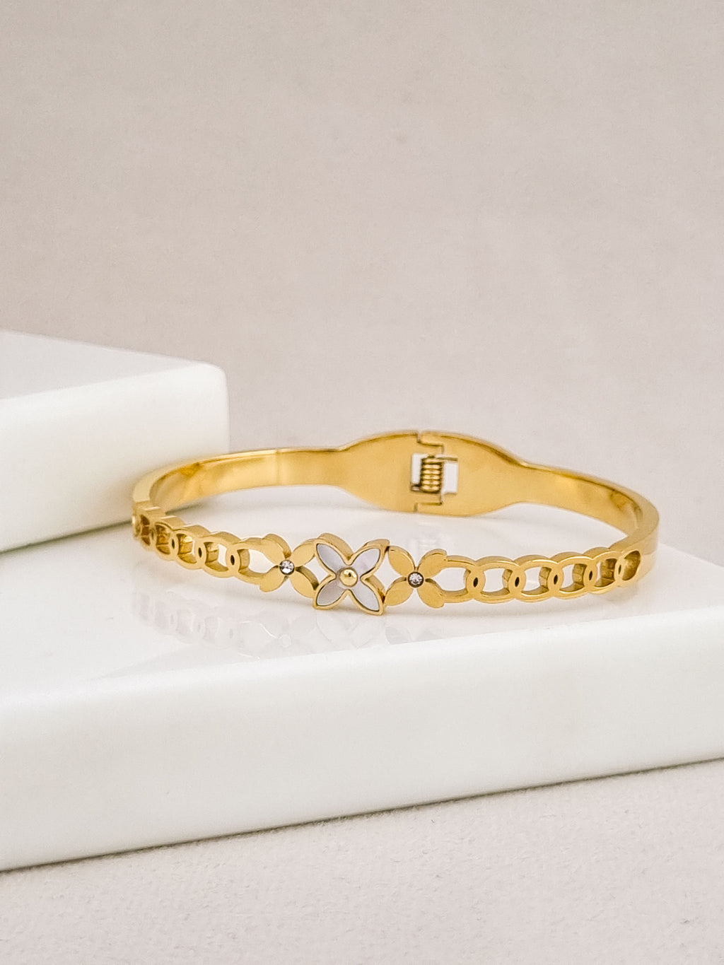 Fleur Motif Chain Spring Cuff Bracelet