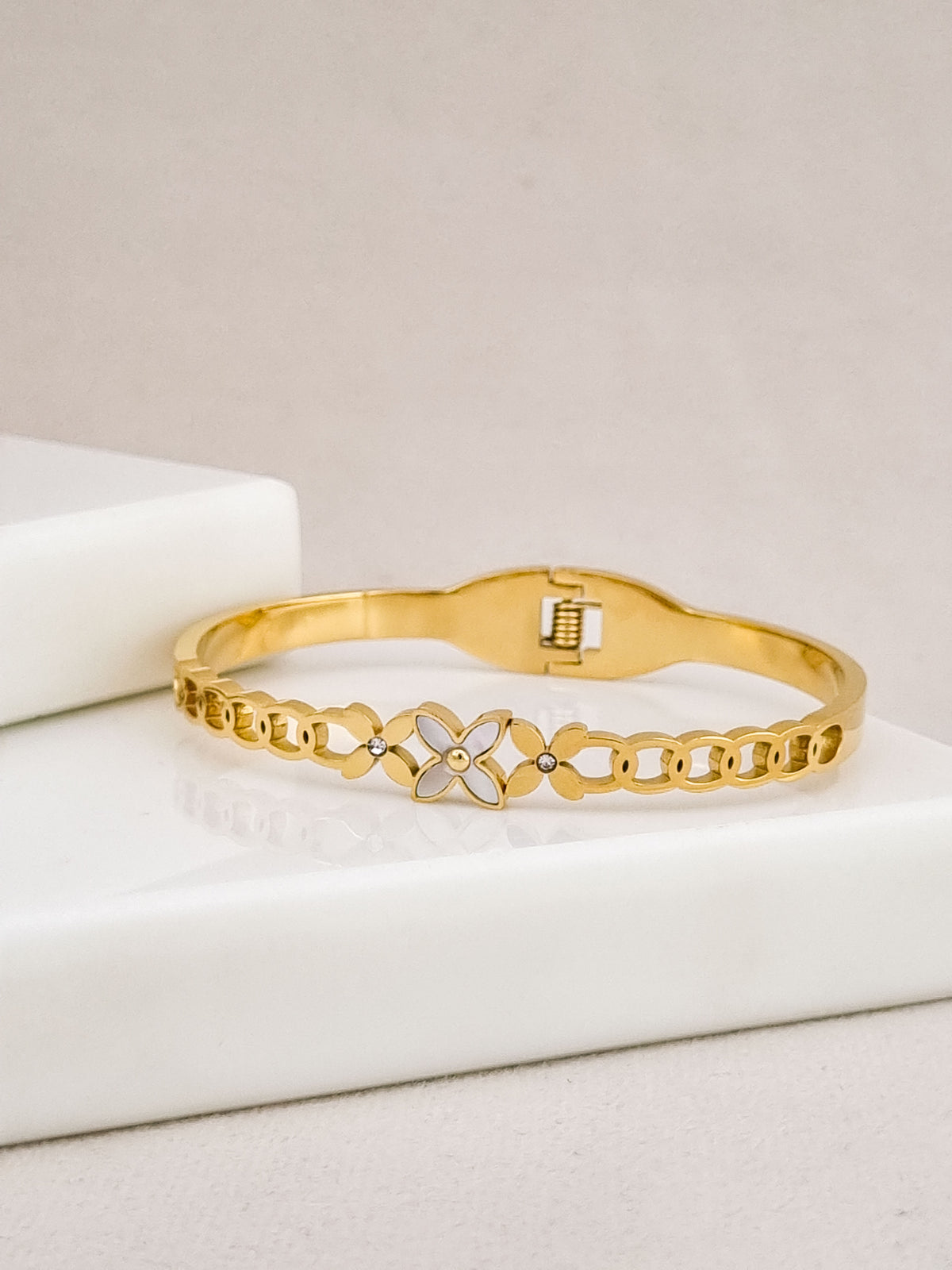 Fleur Motif Chain Spring Cuff Bracelet