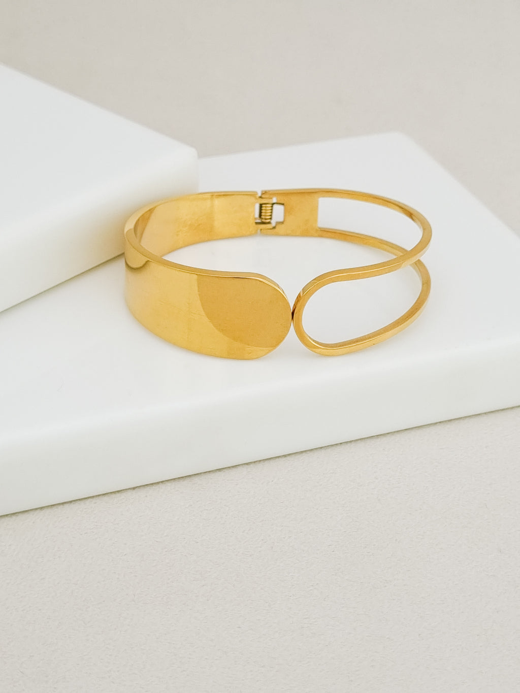 Plate Circle Spring Cuff Bracelet