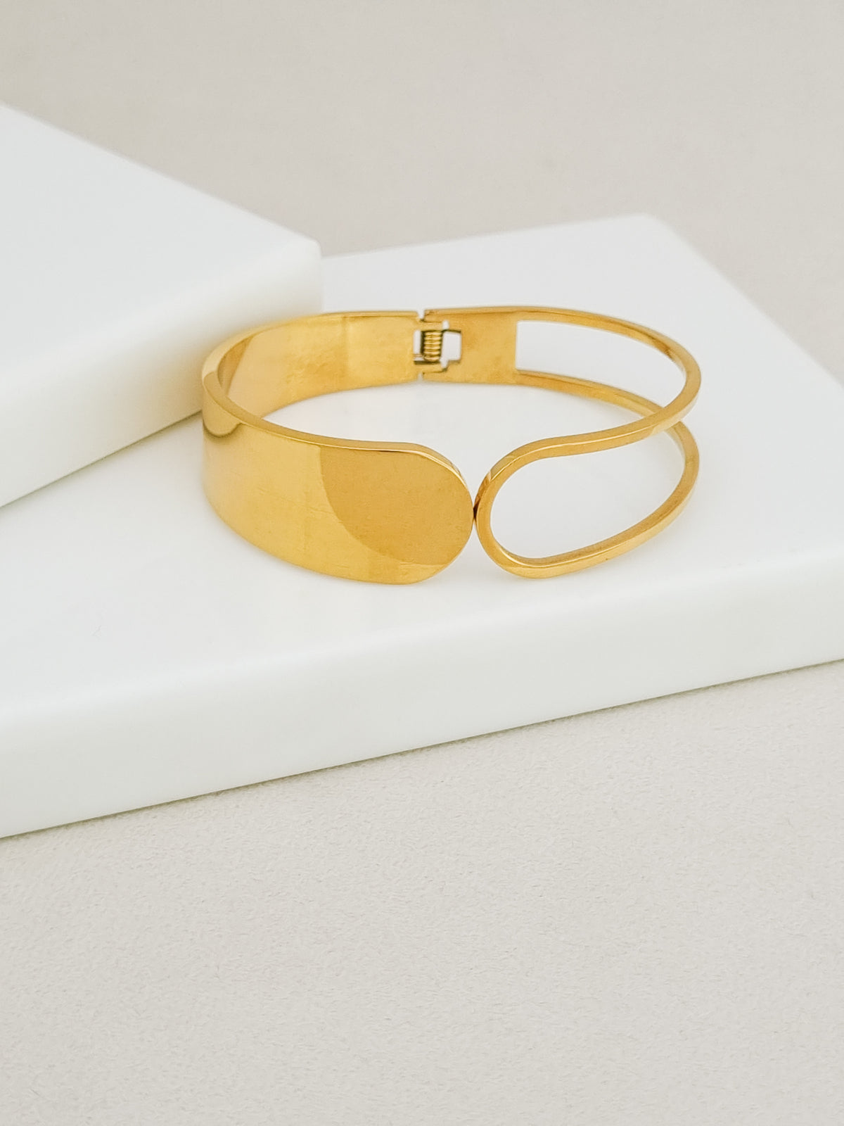 Plate Circle Spring Cuff Bracelet