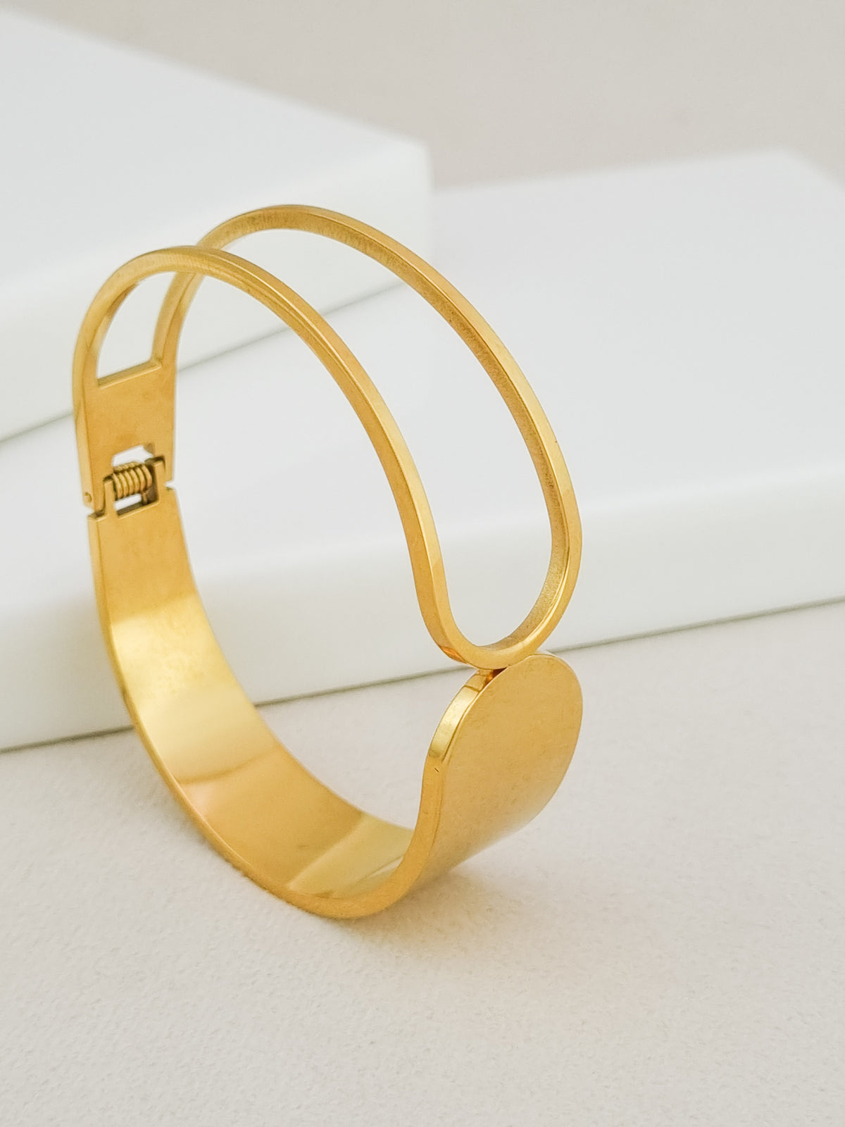 Plate Circle Spring Cuff Bracelet