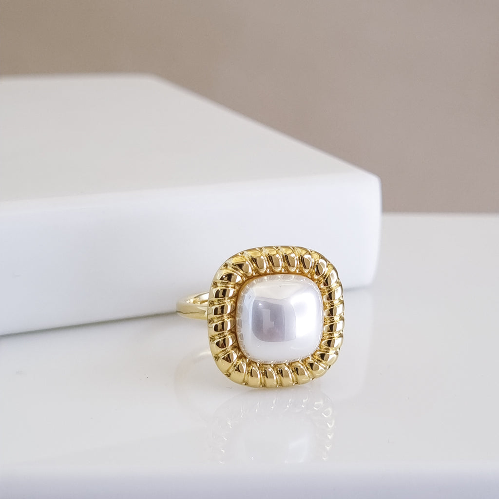 Adjustable pearl ring, 18K gold plated cocktail ring, waterproof statement jewelry, anti-tarnish pearl ring, vintage-inspired gold ring.