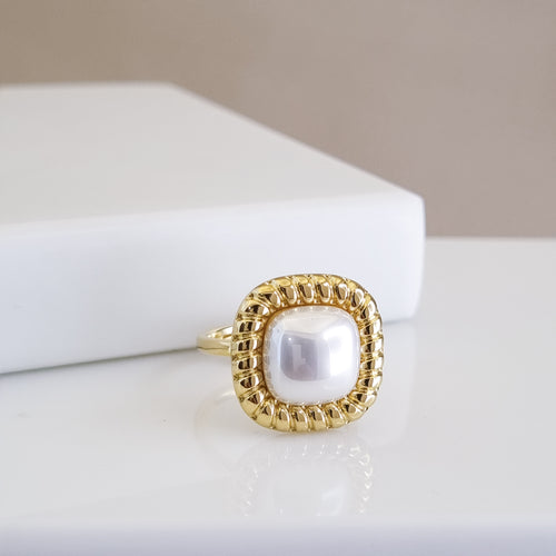Adjustable pearl ring, 18K gold plated cocktail ring, waterproof statement jewelry, anti-tarnish pearl ring, vintage-inspired gold ring.