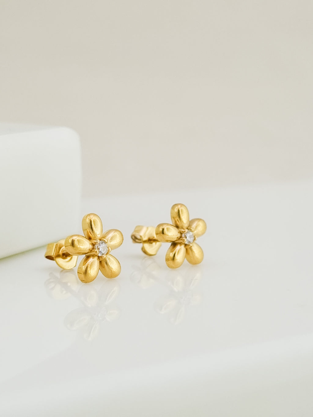 Puffy Daisy CZ Centre Stud Earrings