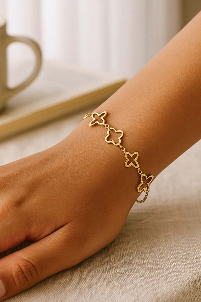 Floréline – Gold Openwork Flower Bracelet