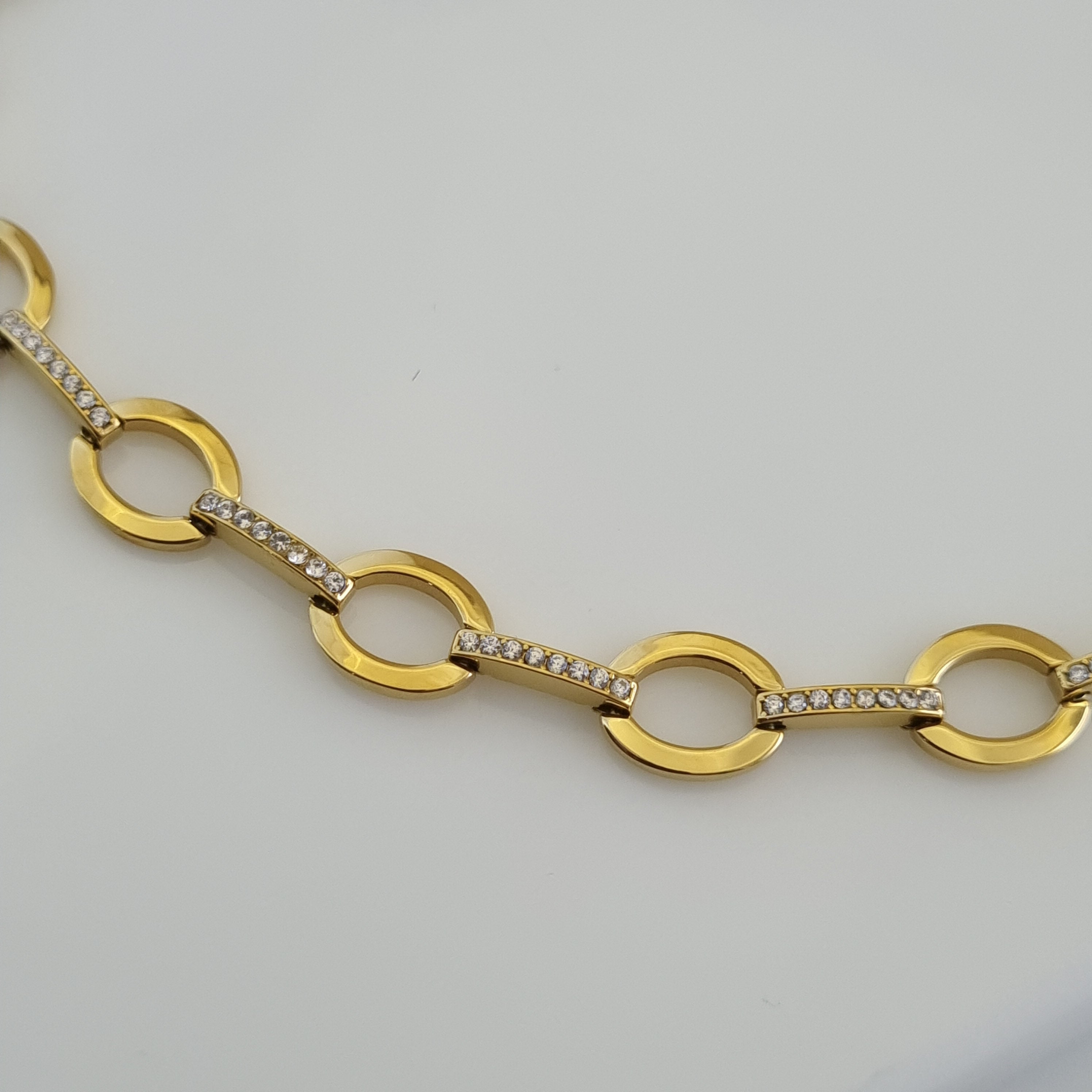 Anti-tarnish gold link bracelet, waterproof 18K gold jewelry, pave bar link bracelet, tarnish-resistant statement jewelry, gold oval link bracelet.